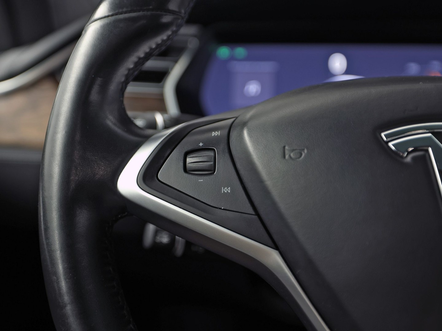 Tesla Model X 100D 7 Persoons 417Pk (AUTOPILOT, LUCHTVERING, STUUR/STOELVERWARMING, CAMERA, ADAPTIVE CRUISE, KEYLESS ENTRY, NIEUWSTAAT)