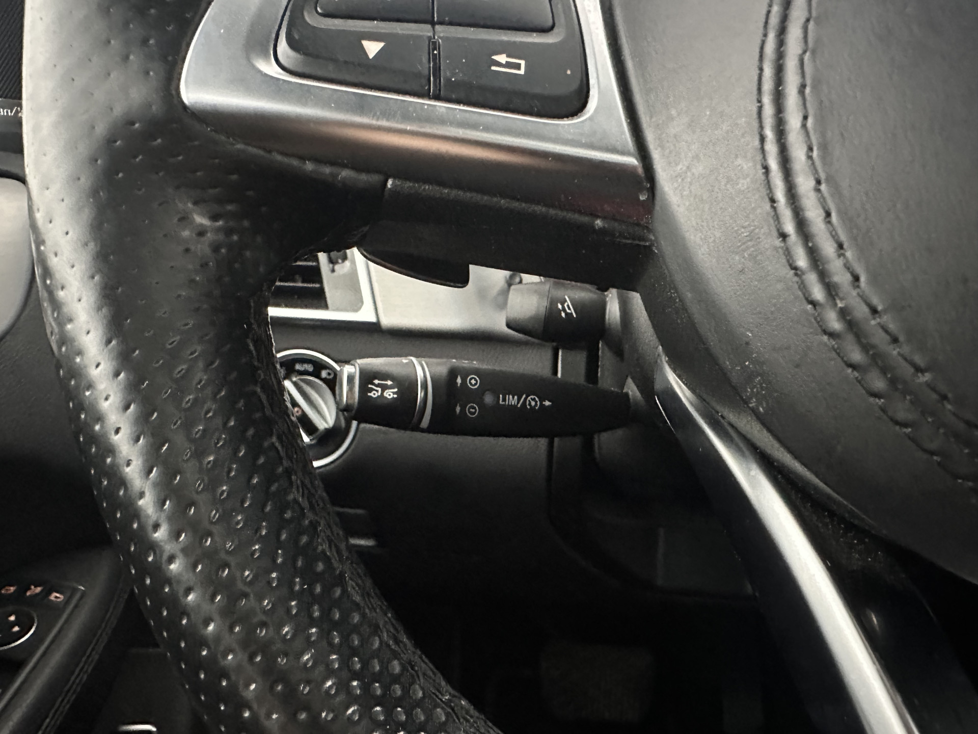 Mercedes-Benz GLS 350 d 4MATIC AMG-Line [ 7-Pers ] *PANO | LEATHER | FULL-LED | DISTRONIC | NAVI-FULLMAP | HEAT/COLD-COMFORTSEATS | BLINDSPOT | MEMORY-PACK | HARMAN/KARDON | TOPVIEW | KEYLESS | SHIFTPADDLES | PRIVACY-GLASS | TOWBAR | 21''ALU*