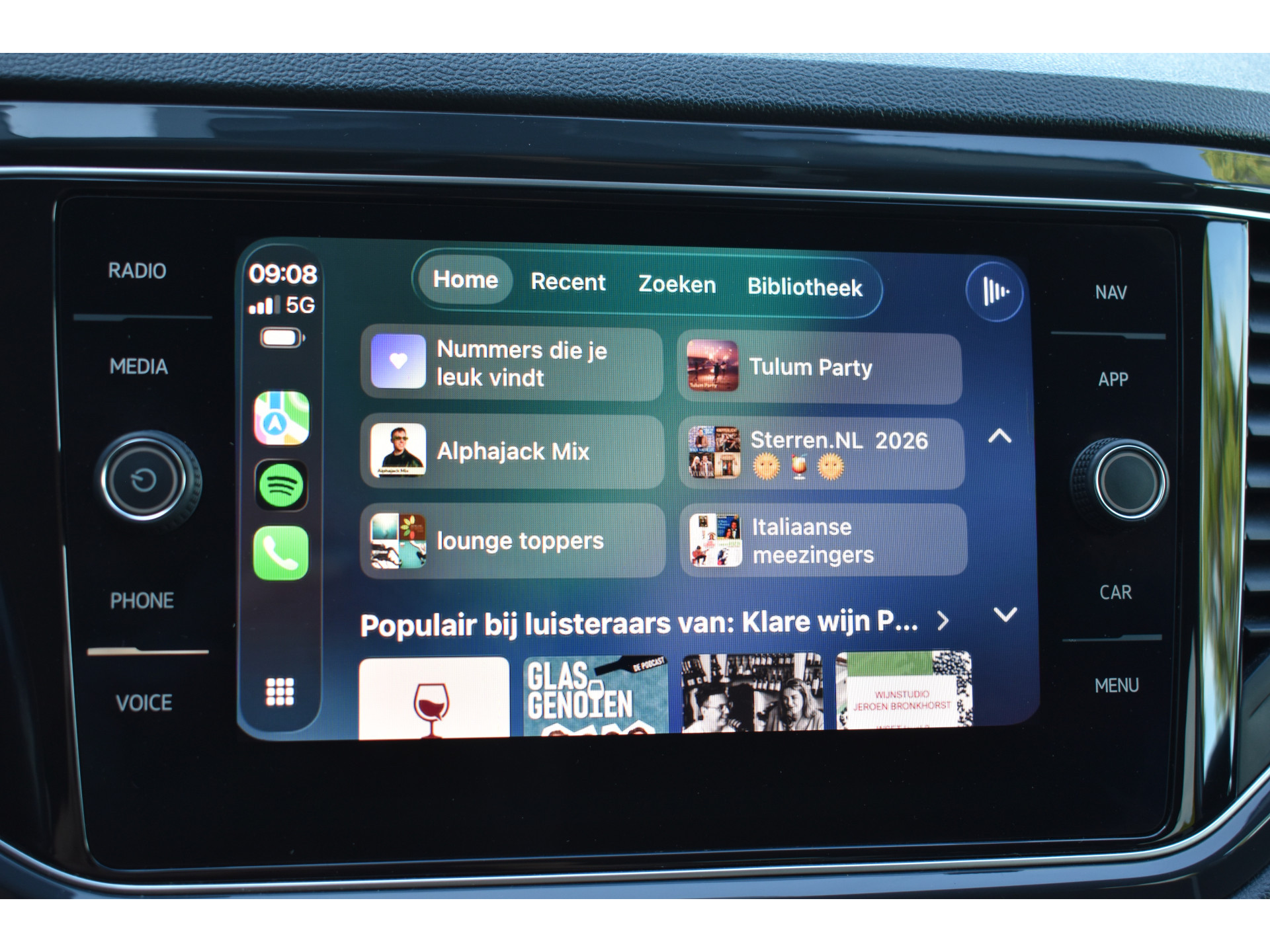 Volkswagen T-Roc 1.5 TSI Sport Business R Carplay Automaat R-line Zwart dak