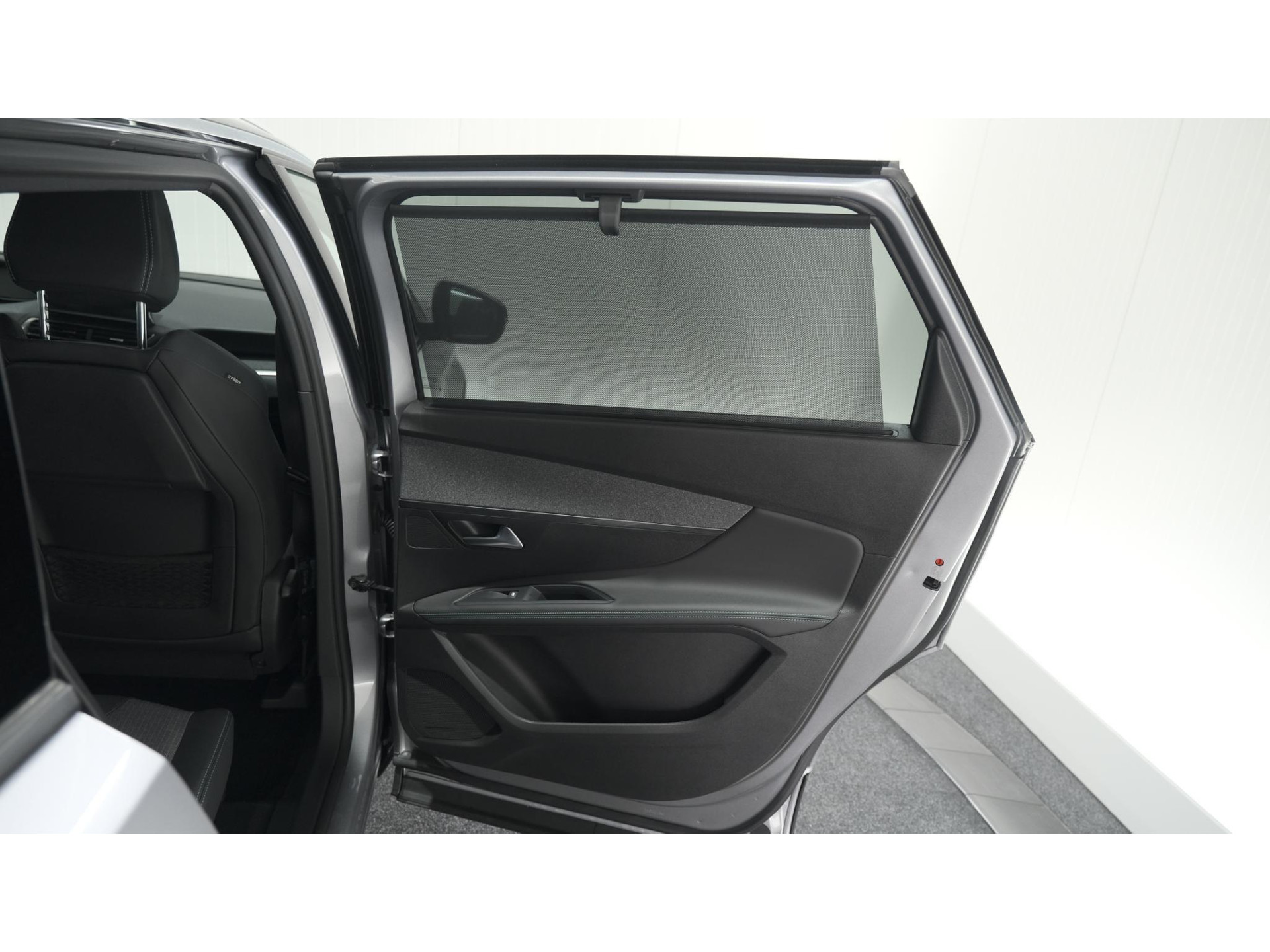 Peugeot 5008 PureTech 130 EAT8 Allure Pack Business | 7 Zitplaatsen | Camera | Dodehoekdetectie | Navigatie | Elektronische Achterklep