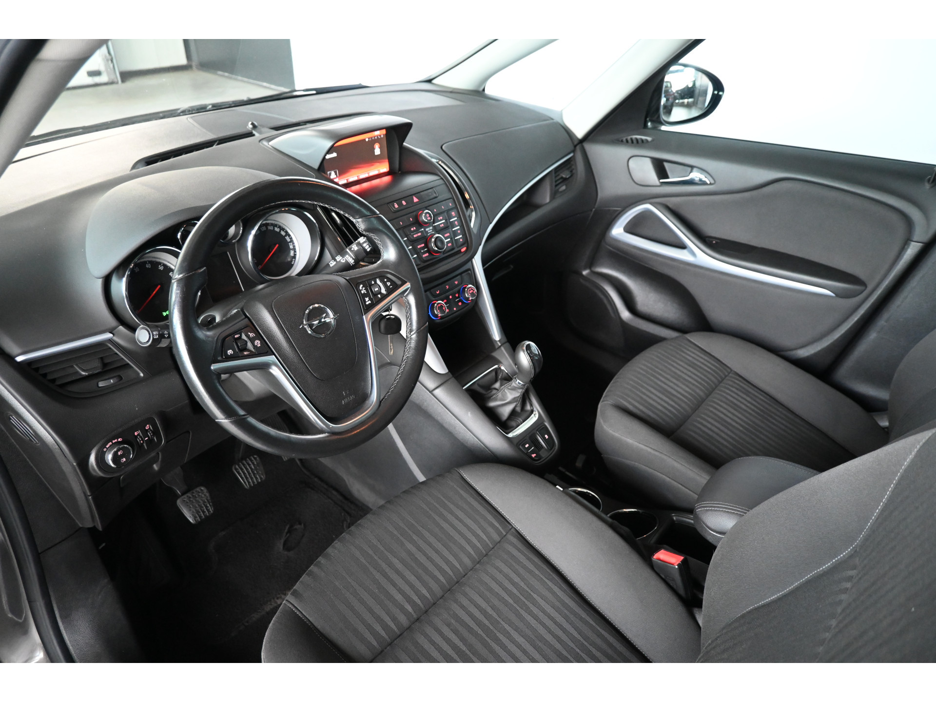 Opel Zafira Tourer 1.4 Edition 7p Clima Cruise control Navigatie PDC Goed Onderhouden! Inruil Mogelijk!