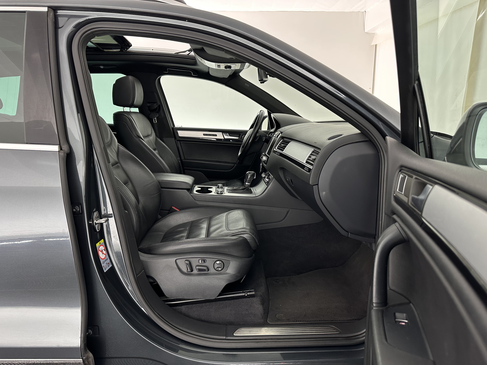 Volkswagen Touareg 3.0 TDI Highline Aut. *PANO | LEATHER | XENON | MEMORY-PACK | DYNAUDIO | NAVI-FULLMAP | AIRSUSPENSION | CAMERA | SHIFTPADDLES | ECC | PDC | CRUISE | TOWBAR | DAB | 18''ALU*