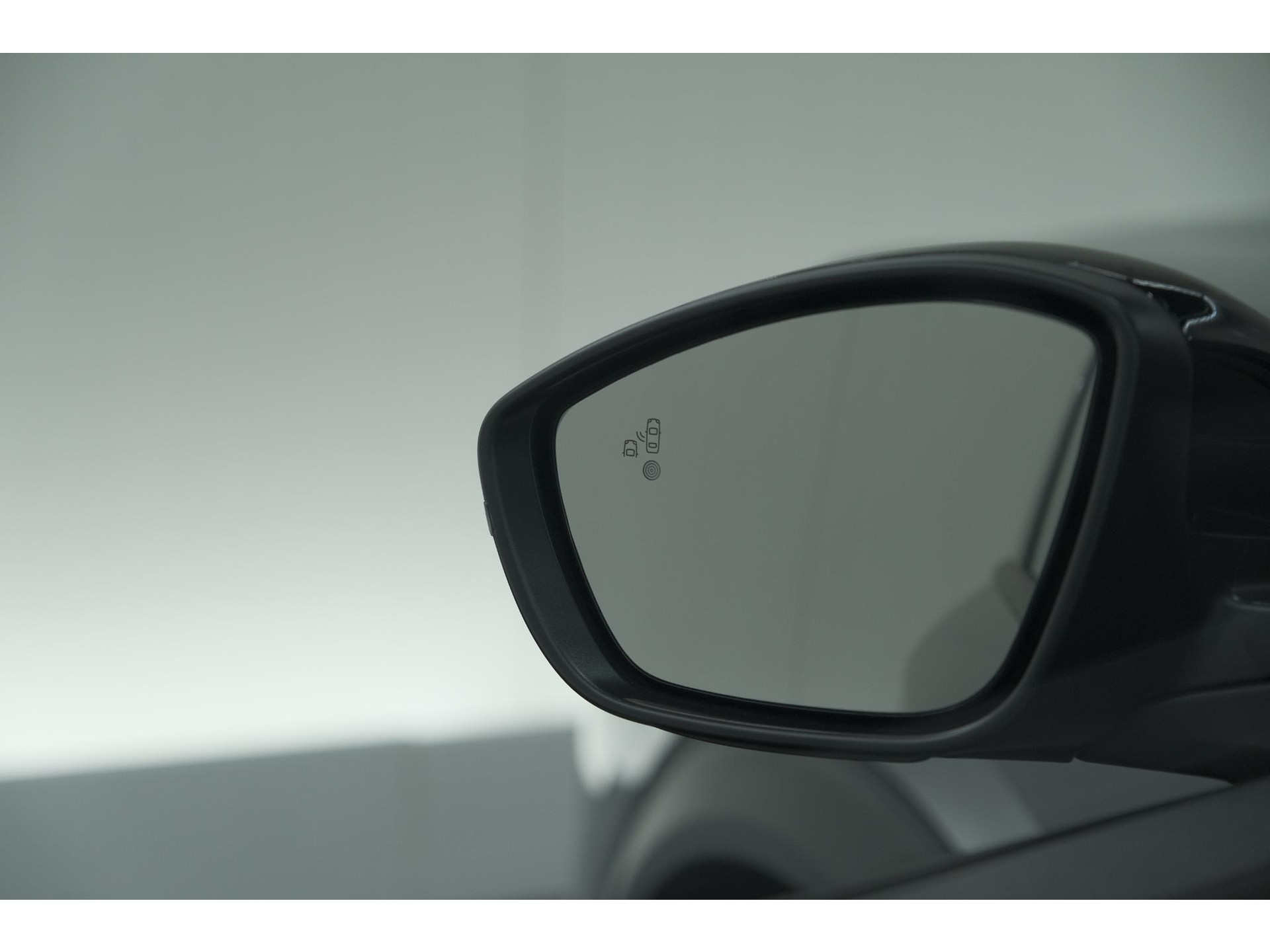 Peugeot 2008 Hybrid 136 e-DCS6 Allure | 360 Camera | Adaptieve Cruise Control | Dodehoekdetectie | Apple Carplay