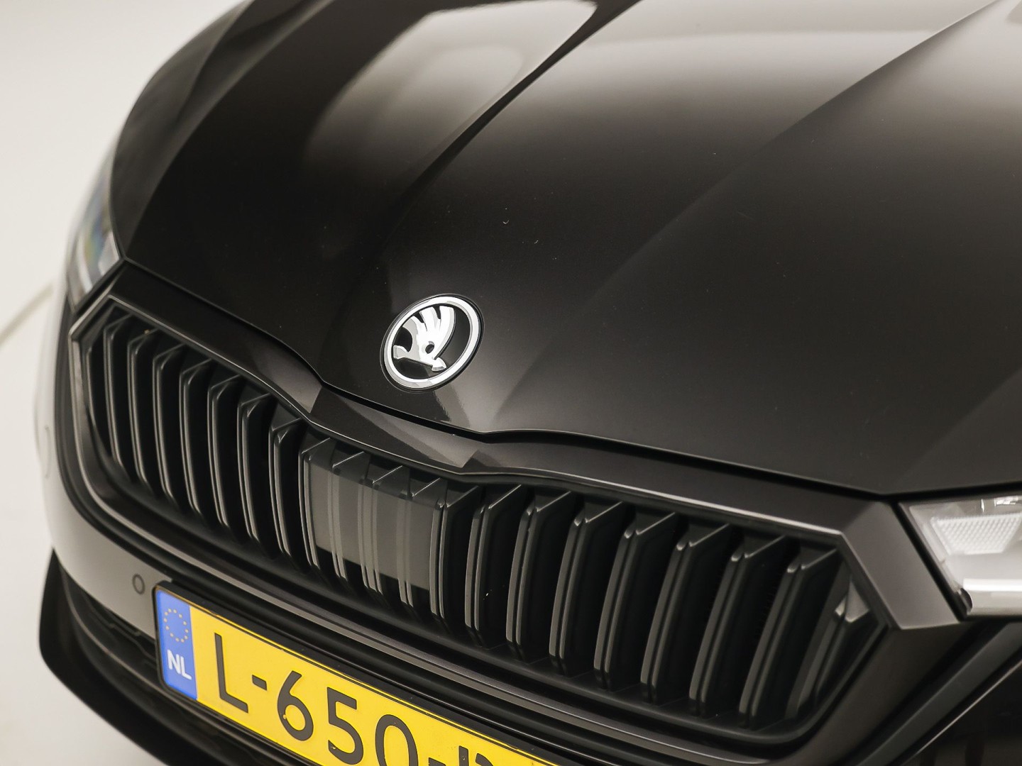 Škoda Octavia Combi 1.0 TSI Sport (KUIPSTOELEN, 1e EIGENAAR, APPLE CARPLAY, GROOT NAVI, GETINT GLAS, ZWART HEMEL, KEYLESS, NIEUWSTAAT)