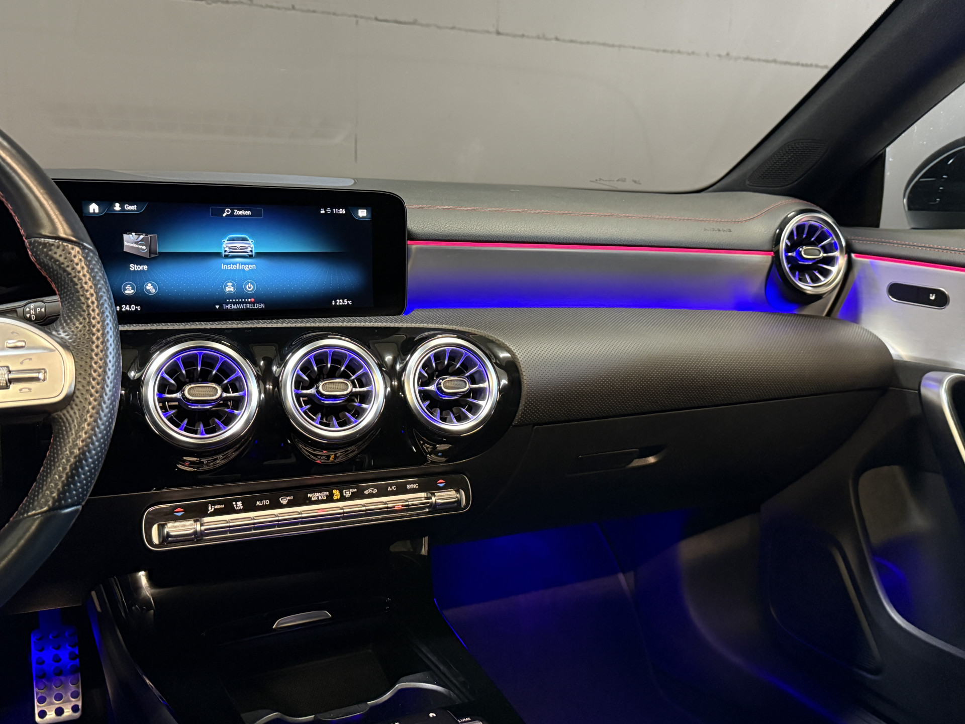 Mercedes-Benz CLA-klasse Shooting Brake 200 Business Solution AMG | Panoramadak | Sfeerverlichting | Multibeam