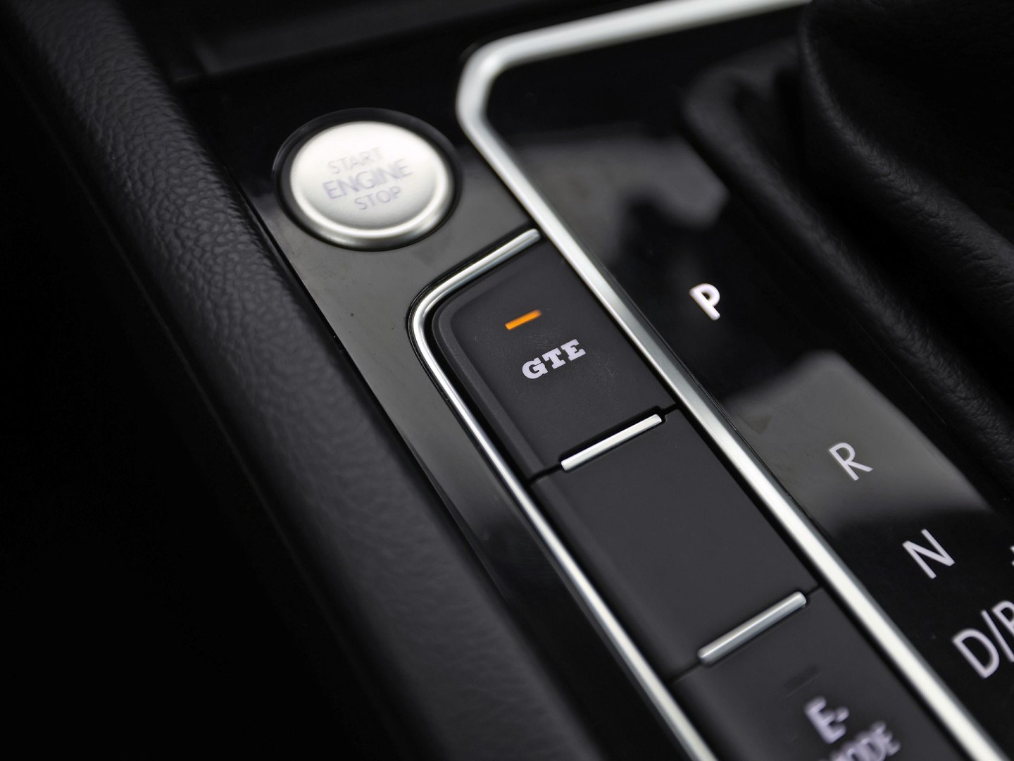 Volkswagen Passat Variant 1.4 TSI PHEV GTE 218Pk Automaat (APPLE CARPLAY, SOH 88,9%, GROOT NAVI, CAMERA, TREKHAAK, KEYLESS, SPORTSTOELEN, STOELVERWARMING, GETINT GLAS, NIEUWSTAAT)