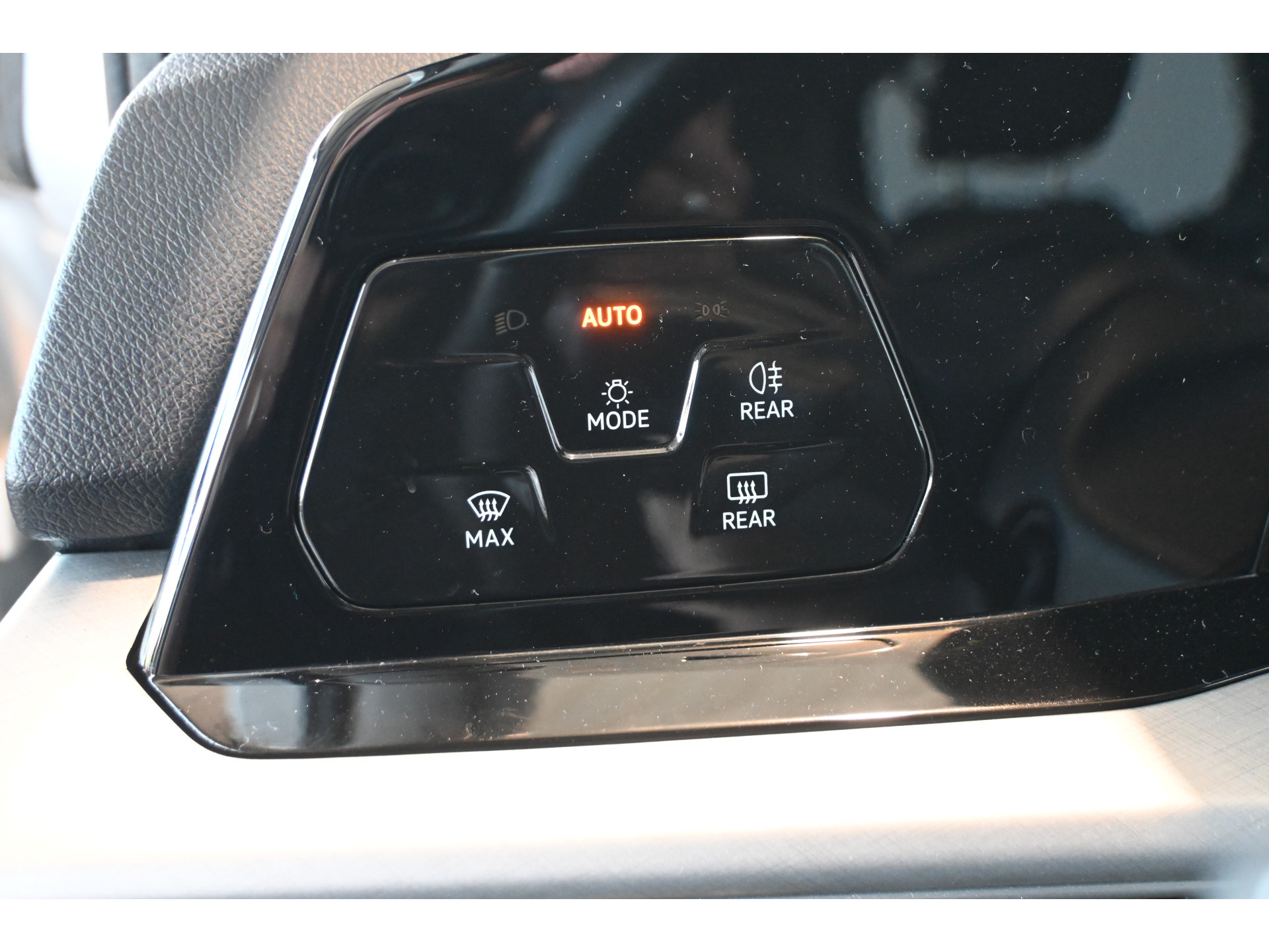 Volkswagen Golf 1.5 eTSI R-Line Automaat Clima Carplay Cruise Control Rijklaarprijs Inruil Mogelijk!