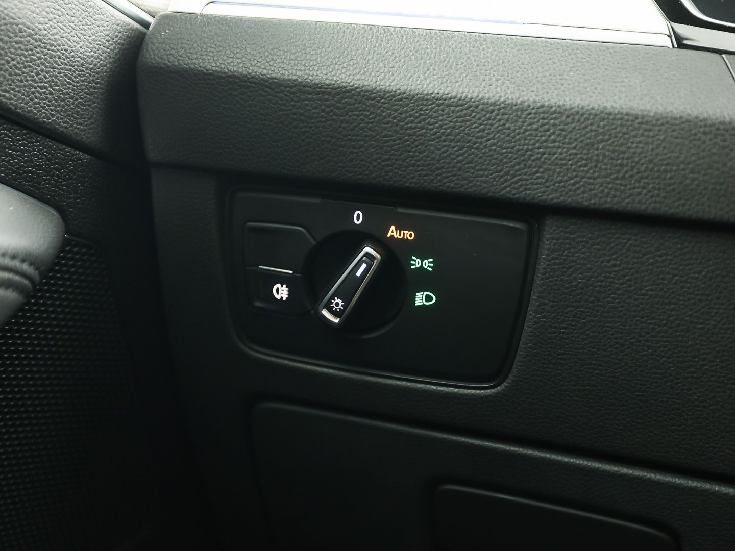 Volkswagen Passat Variant 1.4 TSI GTE HighLine Sport Automaat (PANORAMADAK, APPLE CARPLAY, SOH 77,9%, GROOT NAVI, CAMERA, TREKHAAK, KEYLESS, SPORTSTOELEN, STOELVERWARMING, GETINT GLAS, NIEUWSTAAT)