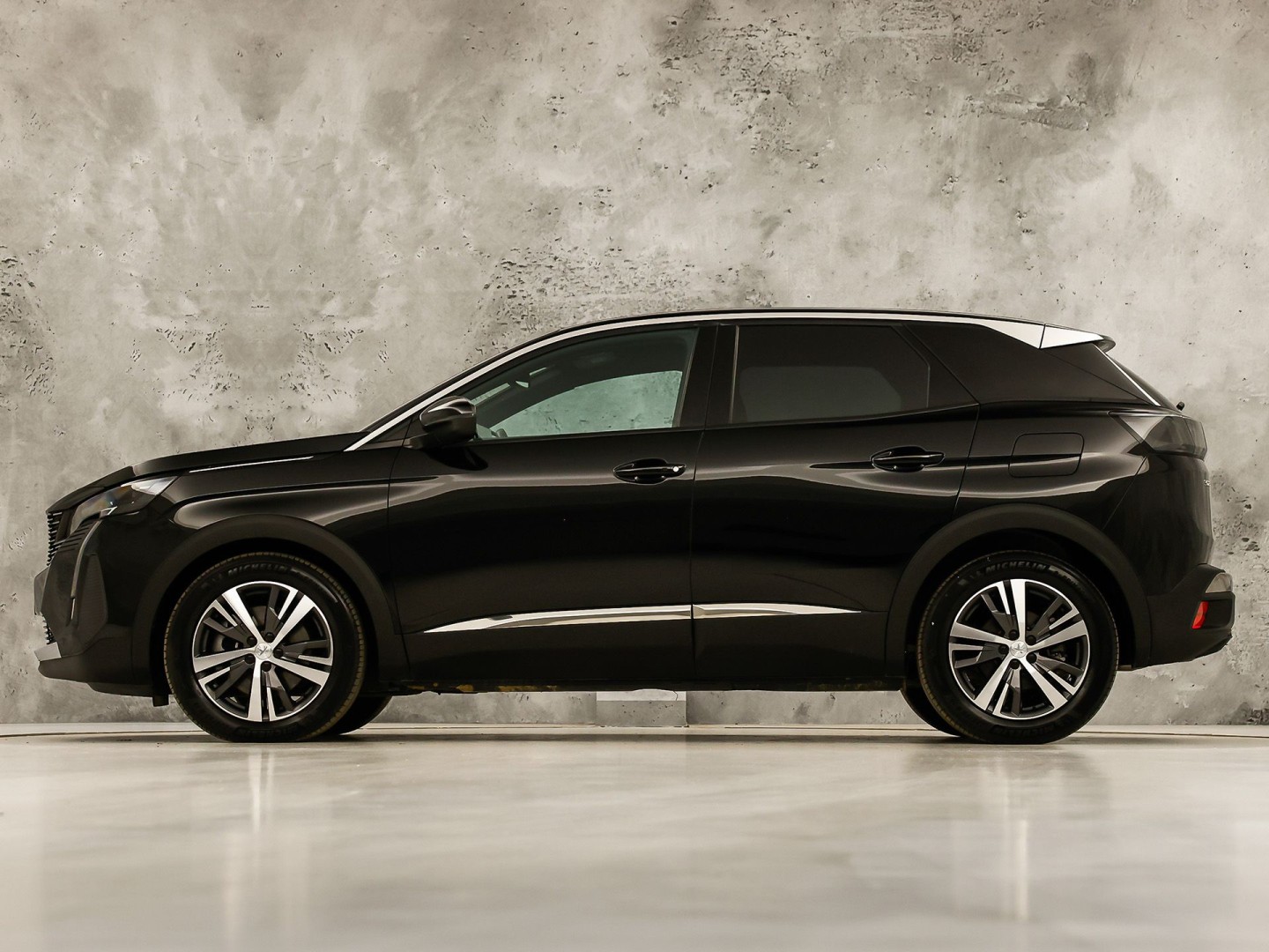 Peugeot 3008 1.6 HYbrid 225 Allure Sport 225Pk Automaat (APPLE CARPLAY, GROOT NAVI, 99% SOH, 360 CAMERA, LEDER, SPORTSTOELEN, ZWART HEMEL, GETINT GLAS, NIEUWSTAAT)