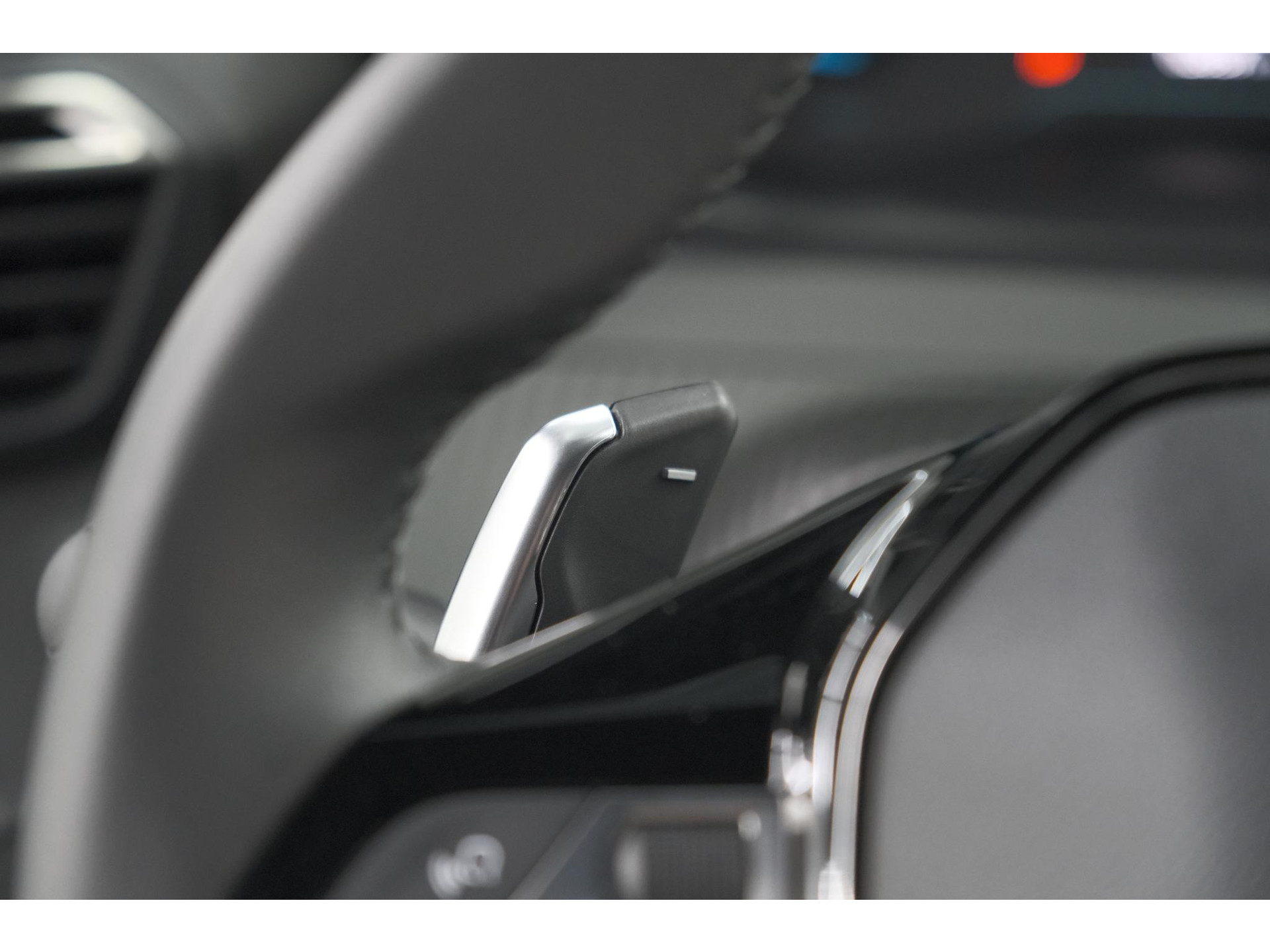 Peugeot 2008 Hybrid 136 e-DCS6 Style | Apple Carplay | Parkeersensoren | Climate control