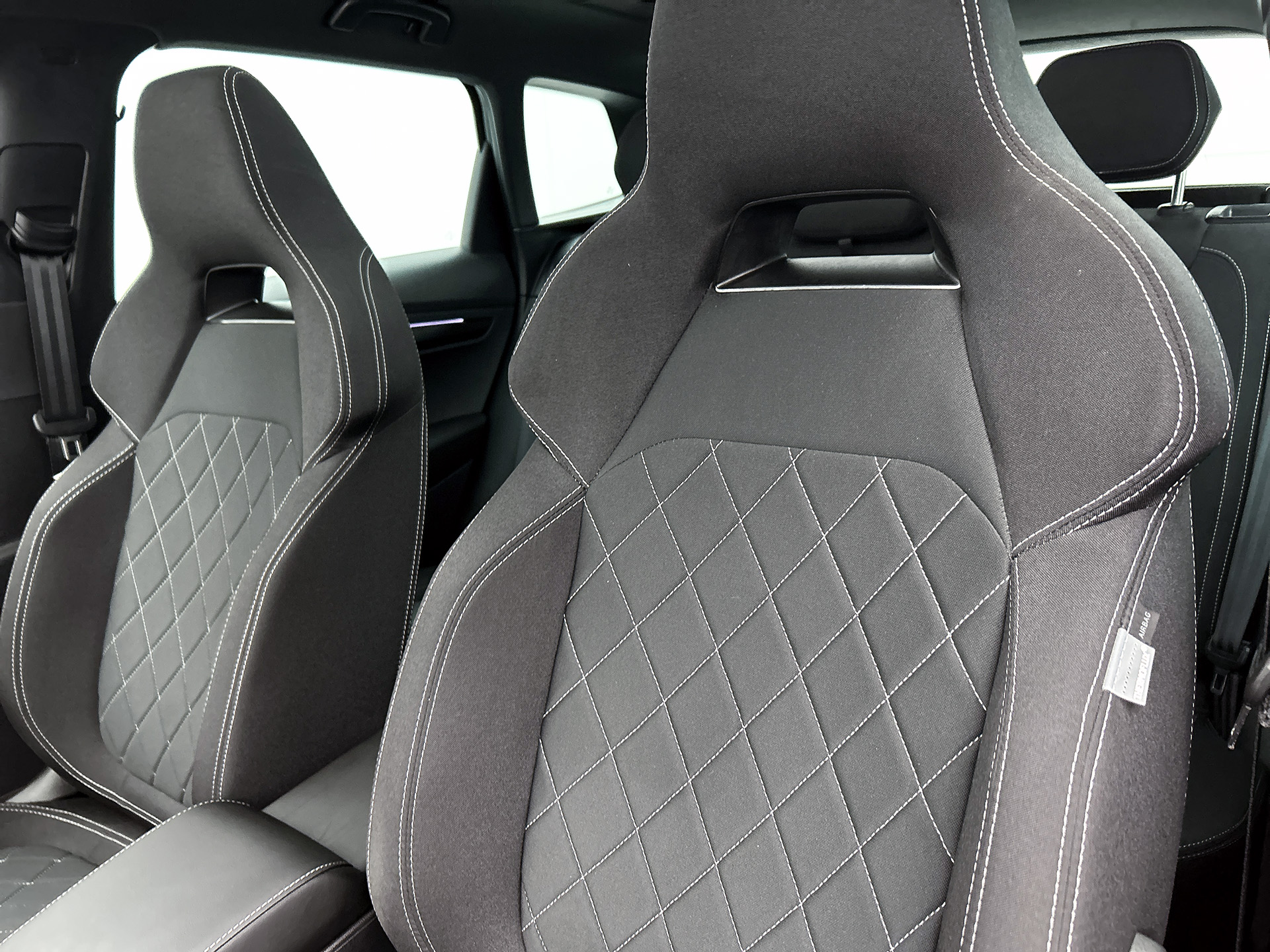 ŠKODA Karoq 1.5 TSI ACT Sportline Business | PANORAMADAK | 360 CAMERA | WINTERPACK | KEYLESS | NAVI | ELEKTR. ACHTERKLEP