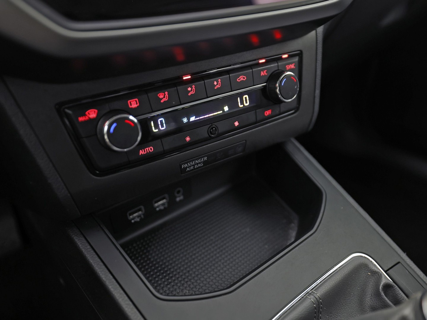 SEAT Ibiza 1.0 Sport (APPLE CARPLAY, GROOT NAVI, CLIMATE, GETINT GLAS, SPORTSTOELEN, LM VELGEN, CRUISE, NIEUWSTAAT)