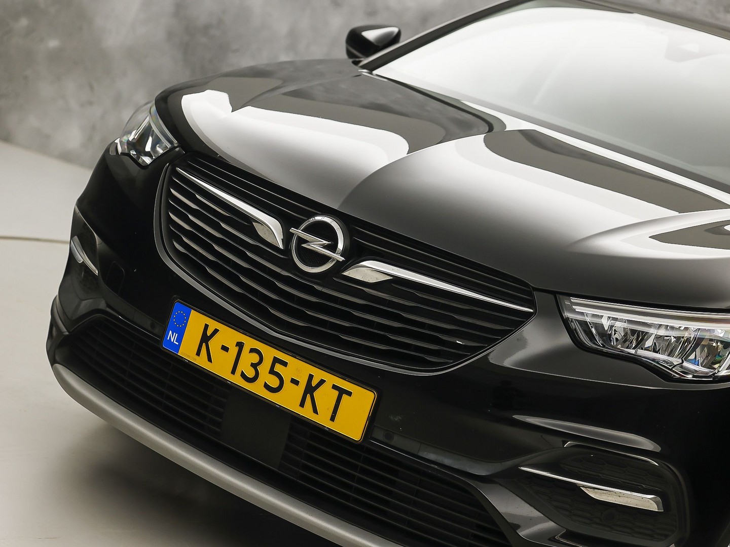 Opel Grandland X 1.2 Turbo Innovation (APPLE CARPLAY, GROOT NAVI, CLIMATE, STUUR/STOELVERWARMING, KEYLESS, CAMERA, SPORTSTOELEN, GETINT GLAS, ELEK ACHTERKLEP, NIEUWE APK, NIEUWSTAAT)