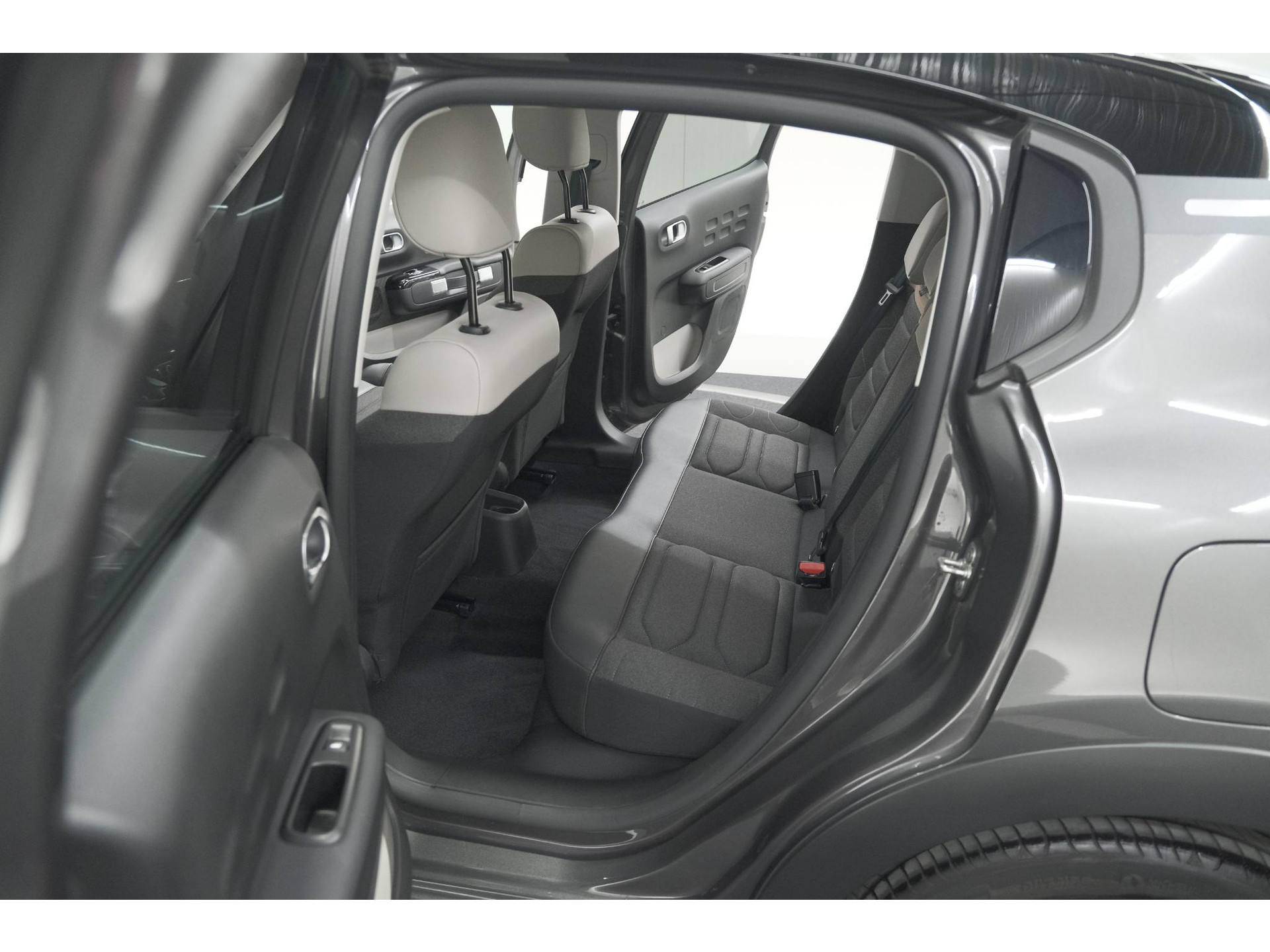 Citroen C3 PureTech 82 Feel Edition | Apple Carplay | Parkeersensoren | Navigatie | Climate Control | 16 Inch Velgen