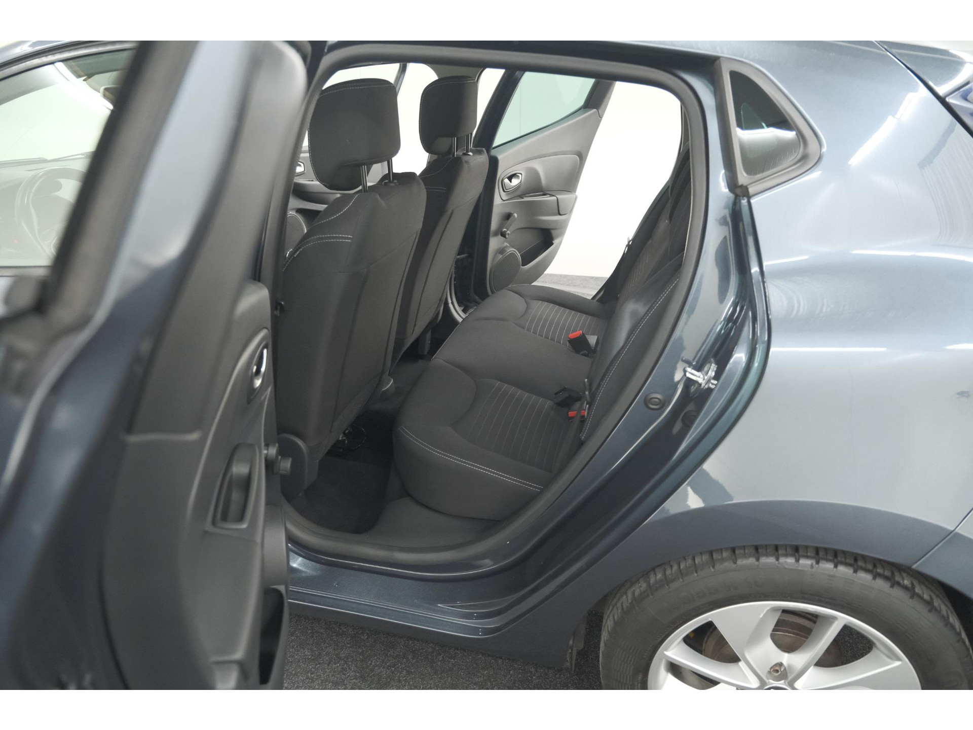 Renault Clio 1.2 Limited | Trekhaak | Navigatie | Parkeersensoren | Climate Control