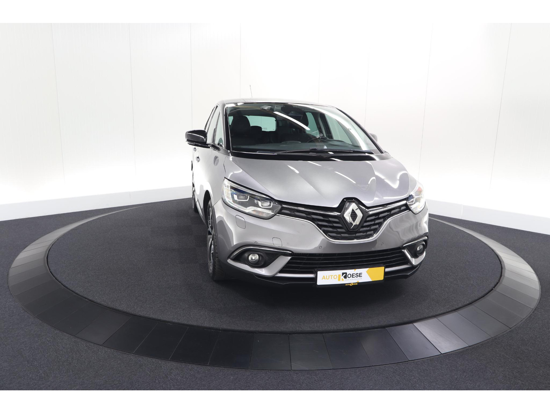 Renault Scénic 1.3 TCe 140 EDC Intens | Trekhaak | Camera | Head-Up Display | Dodehoekdetectie
