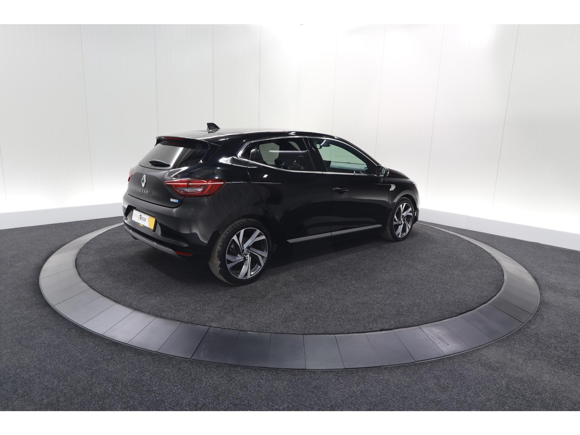 Renault Clio 1.6 E-Tech Hybrid 140 R.S. Line | 360 Camera | Apple Carplay | 9.3 Inch Groot Scherm | Sportstoelen