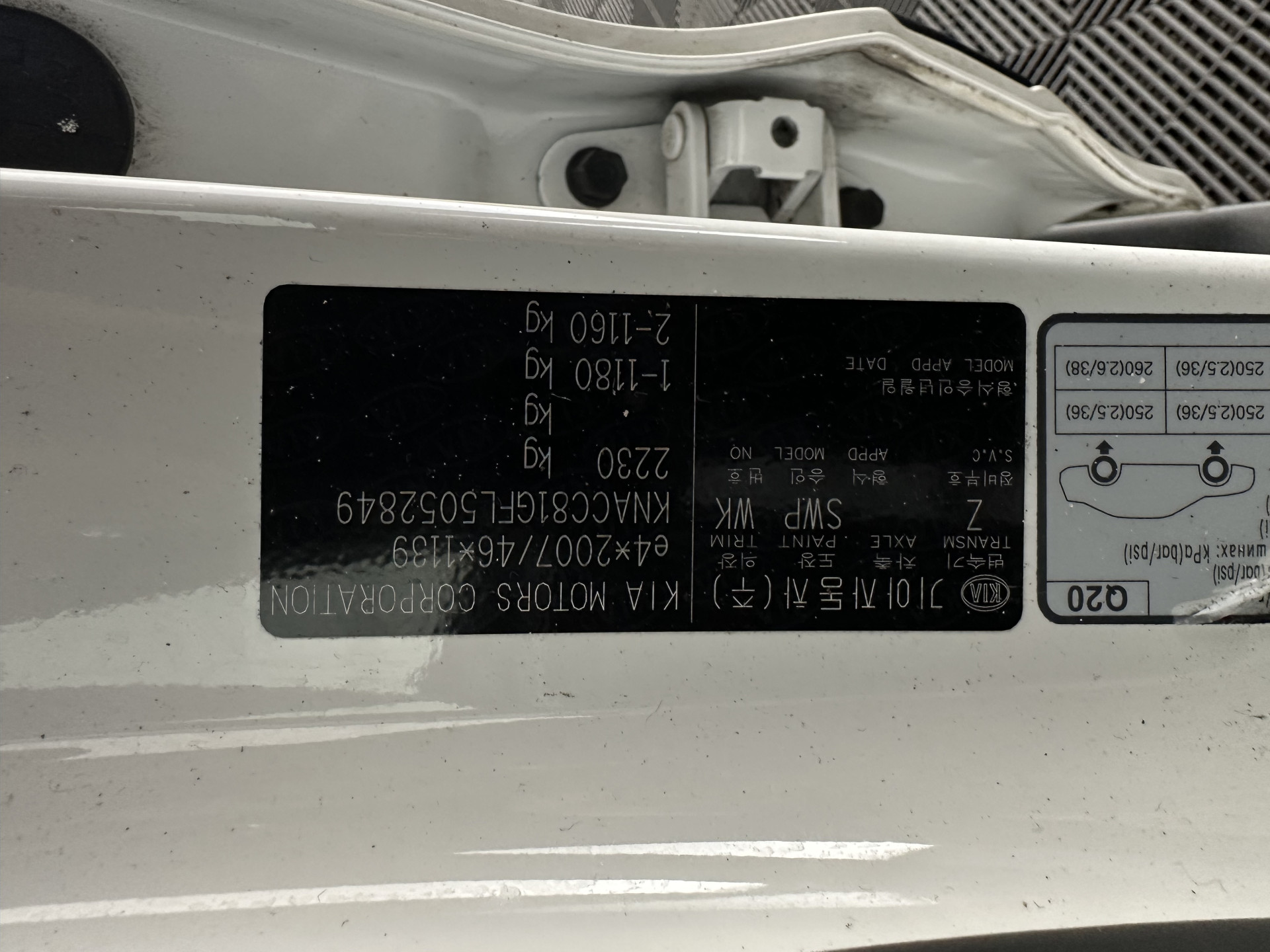 Kia e-Niro ExecutiveLine 64 kWh [ 3-Fase ] {SOH-100%} (INCL-BTW)  Aut.*HEATPUMP | LEATHER | FULL-LED | NAVI-FULLMAP | ADAPTIVE-CRUISE | CAMERA | MEMORY-PACK | LANE-ASSIST | KEYLESS | DIGI-COCKPIT | PRIVACYGLASS | SHIFTPADDLES | 17"ALU*