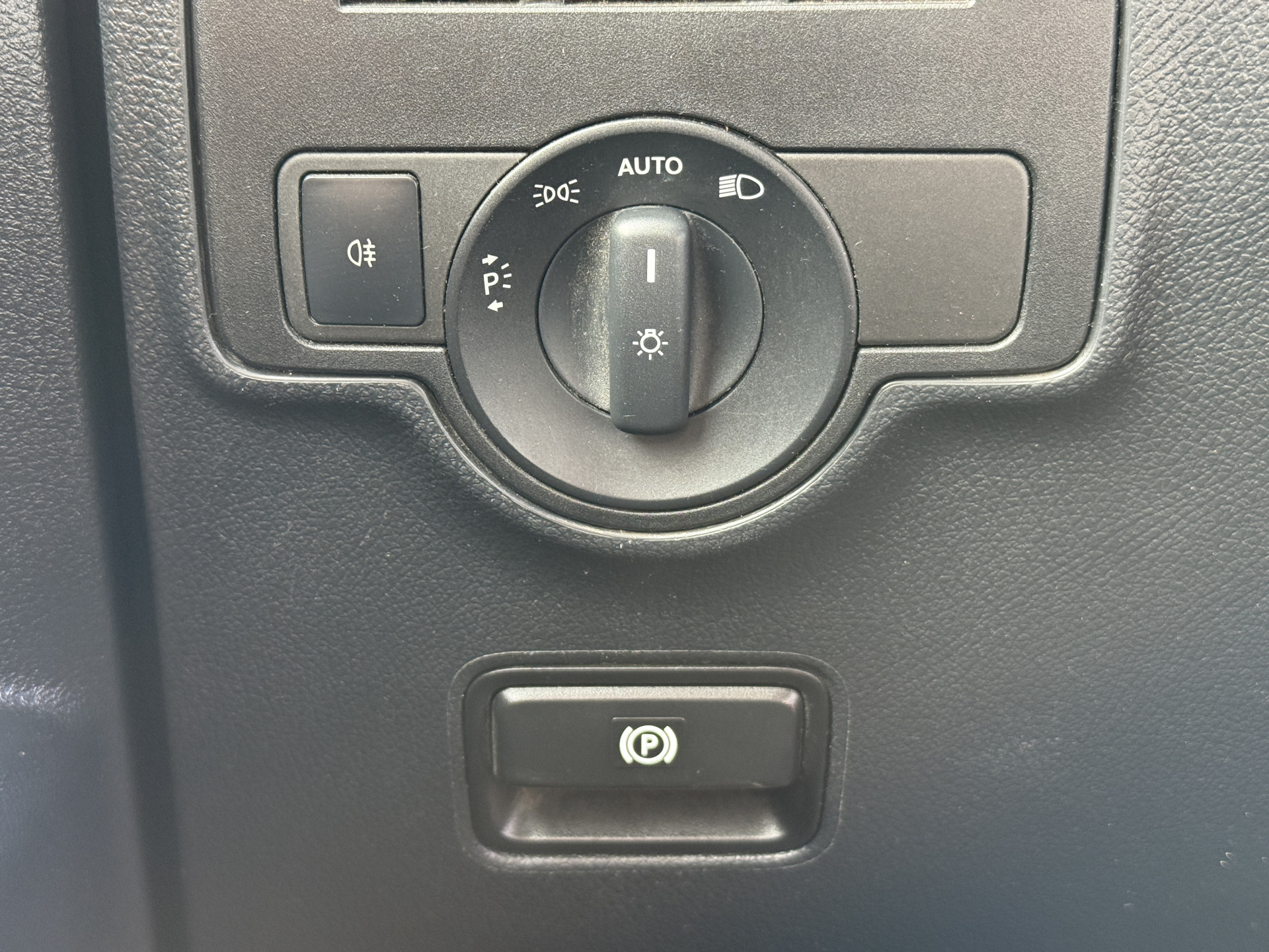 Mercedes-Benz Vito 114 1.9 CDI 136PK Dubbele Cabine L2H1 5 Stoelen Climate Control Cruise Control Trekhaak Carplay Camera