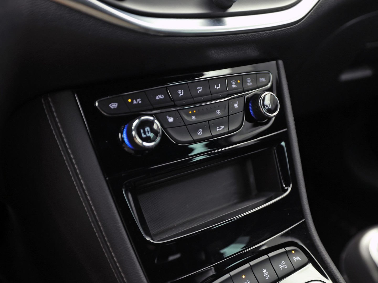 Opel Astra Sports Tourer 1.2 Launch Sport (VIRTUAL COCKPIT, APPLE CARPLAY, GROOT NAVI, CAMERA, STUUR/STOELVERWARMING, SPORTSTOELEN, GETINT GLAS, ADAPTIVE CRUISE, ZWART HEMEL, NIEUWSTAAT)