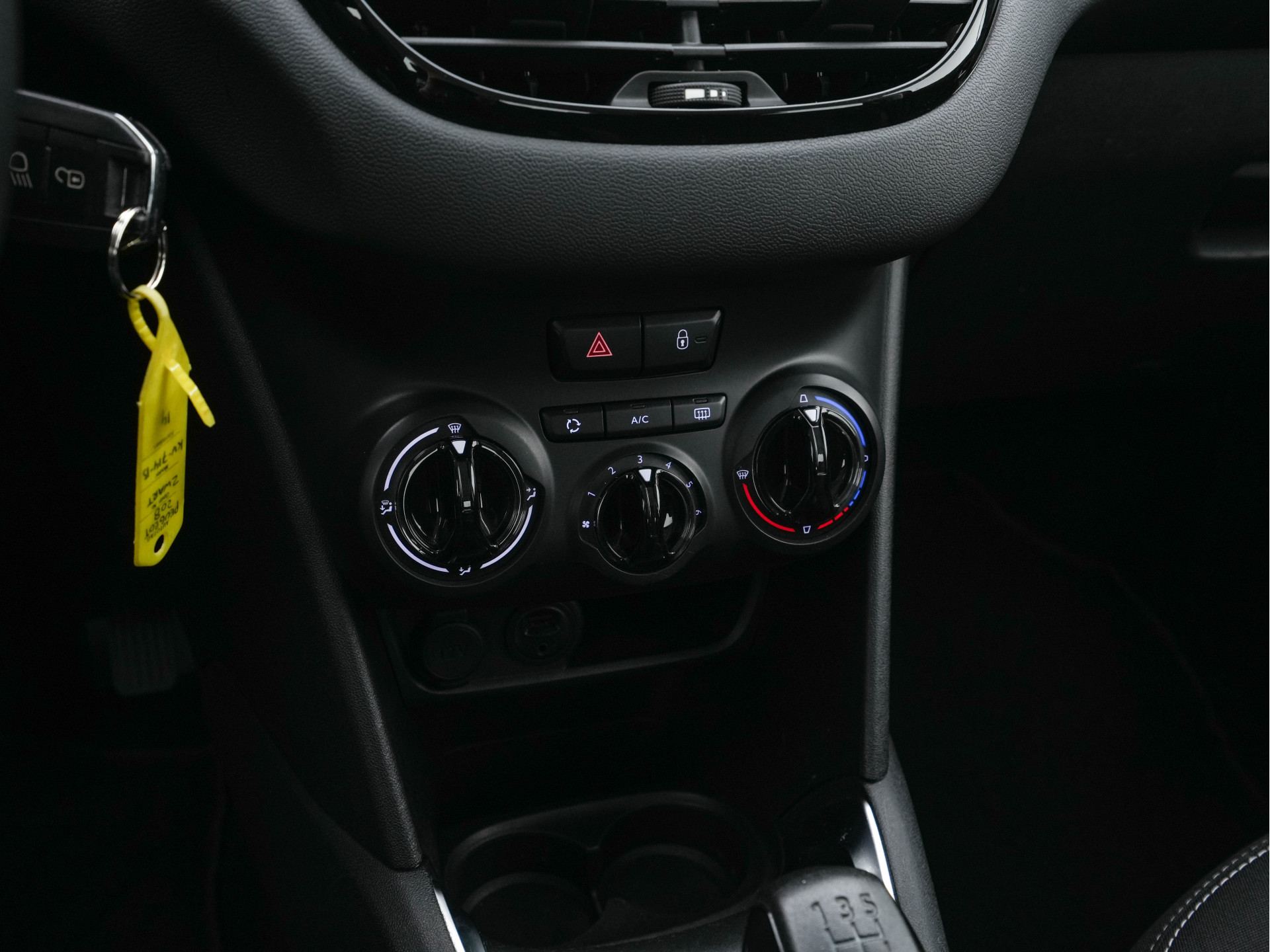 Peugeot 208 1.2 PureTech Blue Lion *AIRCO | NAVI-FULLMAP | COMFORTSEATS | CRUISE | PDC*