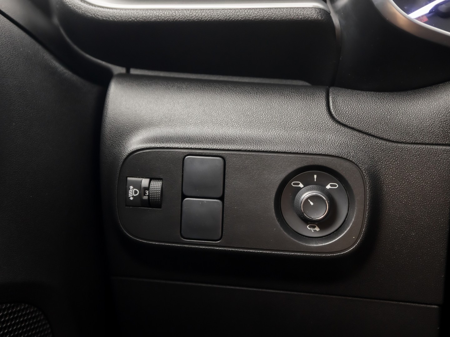 Citroën C3 1.2 PureTech Shine Sport Automaat (APPLE CARPLAY, GROOT NAVI, CAMERA, LEDER, STOELVERWARMING, SPORTSTOELEN, GETINT GLAS, CRUISE, NIEUWSTAAT)