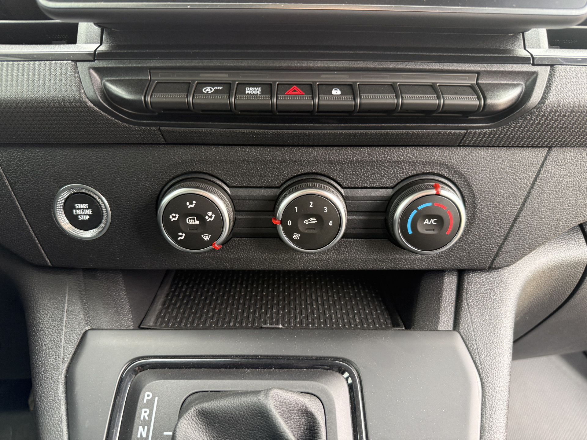 Renault Kangoo Grand Comfort TCe 130PK **Benzine** Automaat L1 LED Inbouw Airco Cruise Control Camera Parkeersensoren