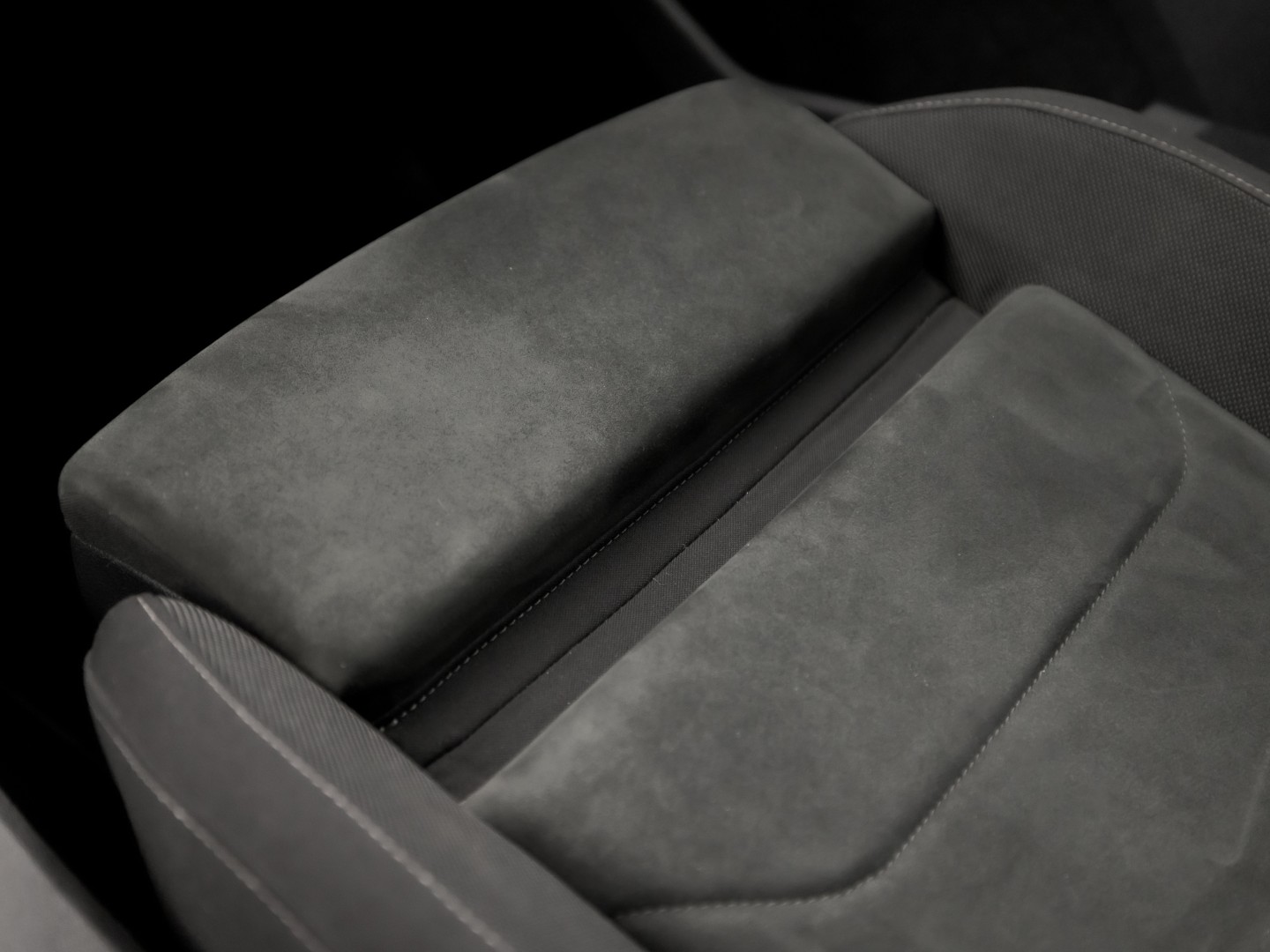 Volkswagen Tiguan 1.5 TSI Life Sport 150Pk Automaat (VIRTUAL COCKPIT, APPLE CARPLAY, CLIMATE, KEYLESS, STOELVERWARMING, SPORTSTOELEN, GETINT GLAS, ELEK ACHTERKLEP, ALCANTARA, NIEUWE APK, NIEUWSTAAT)