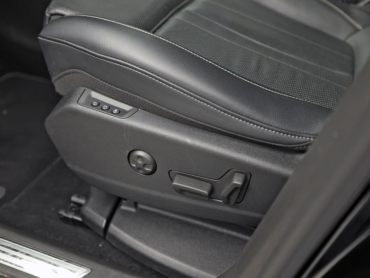 Opel Grandland X 1.2 Turbo Innovation (MEMORY SEAT, NAP, STOELVERWARMING/KOELING, APPLE CARPLAY, KEYLESS, GETINT GLAS, LANE ASSIST, STUURWIEL VERWARMD, NIEUWE APK, NIEUWSTAAT)