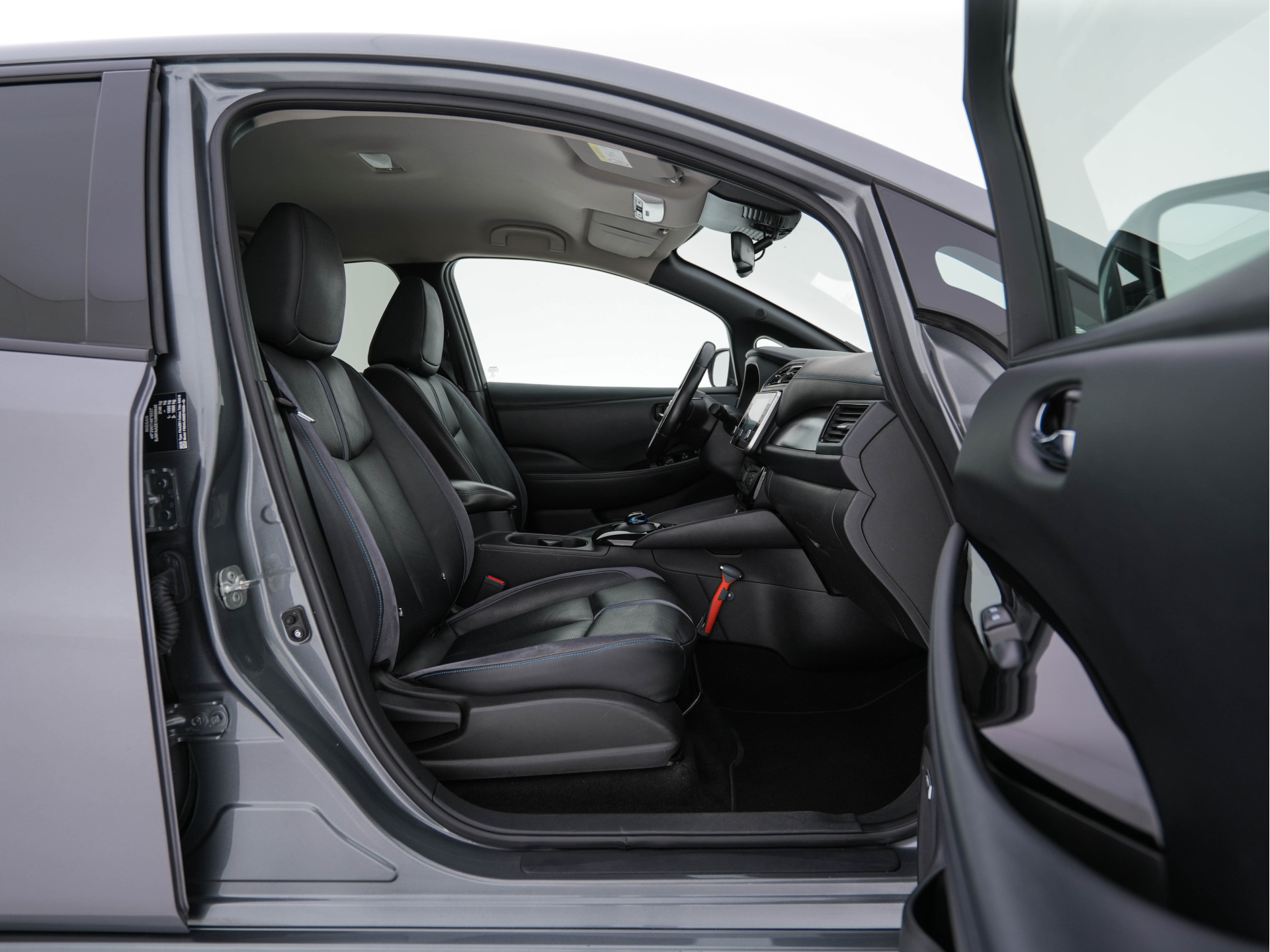 Nissan LEAF 3.Zero Limited Edition 62 kWh {SOH-93%} (INCL-BTW) Aut. *HEATPUMP | LEATHER | FULL-LED | DIGI-COCKPIT | TOPVIEW | BOSE-AUDIO | KEYLESS | DAB+ | BLINDSPOT | ECC | ADAPTIVE-CRUISE | PDC | HEATED-COMFORTSEATS | PRIVACYGLASS | 17"ALU*