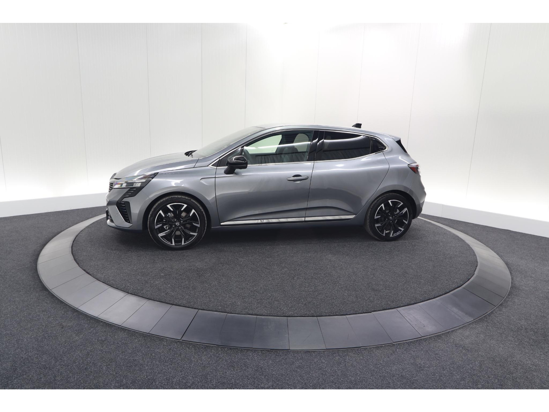 Renault Clio 1.6 E-Tech Full Hybrid 145 Techno | 360 Camera | Bose Audio | Stoelverwarming | 9.3 Inch Groot Scherm