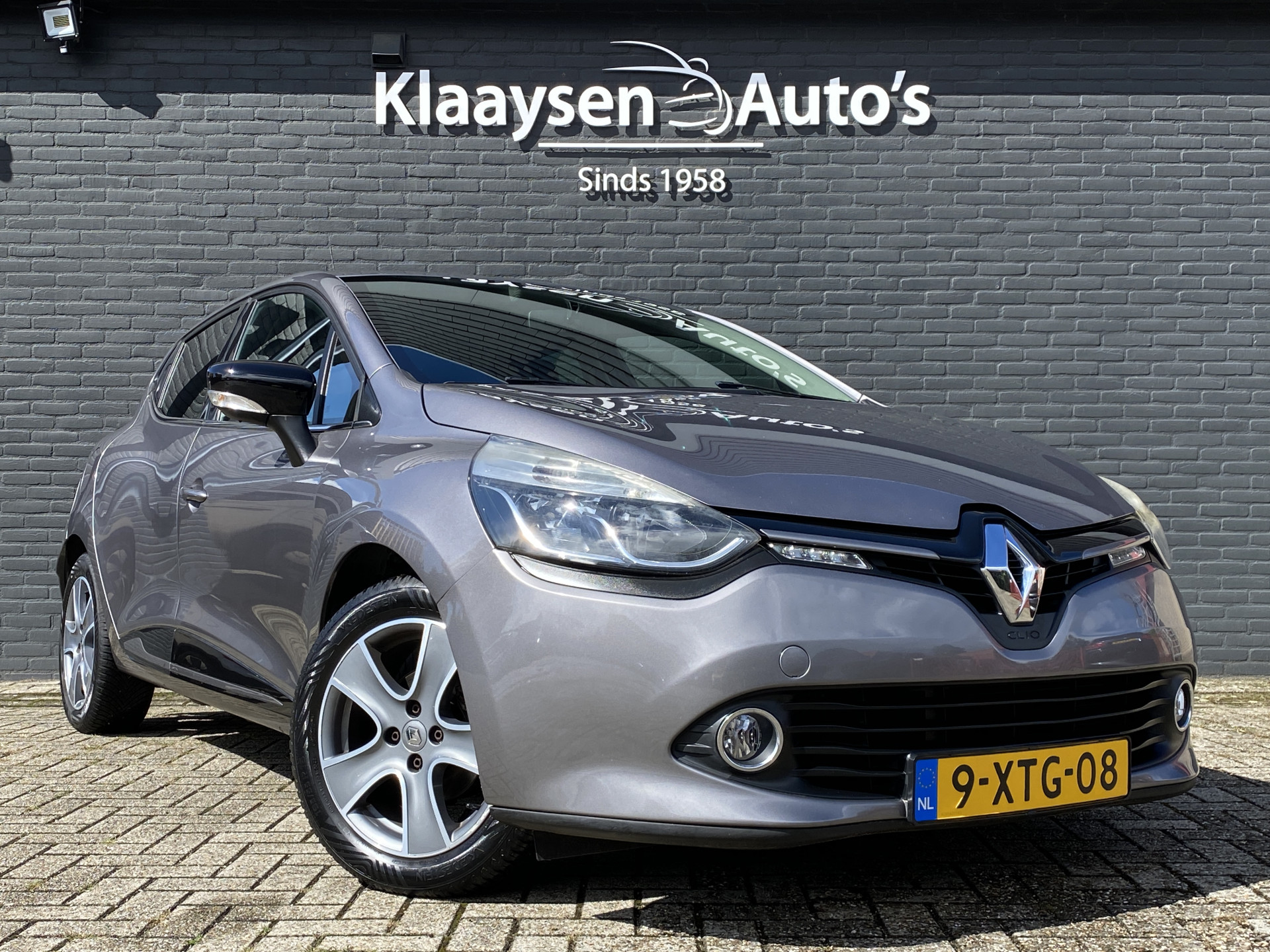 Renault Clio 0.9 TCe ECO Night&Day 90 pk | dealer onderh. | navigatie | cruise control | parkeersensor | privacy glas | airco | NL auto