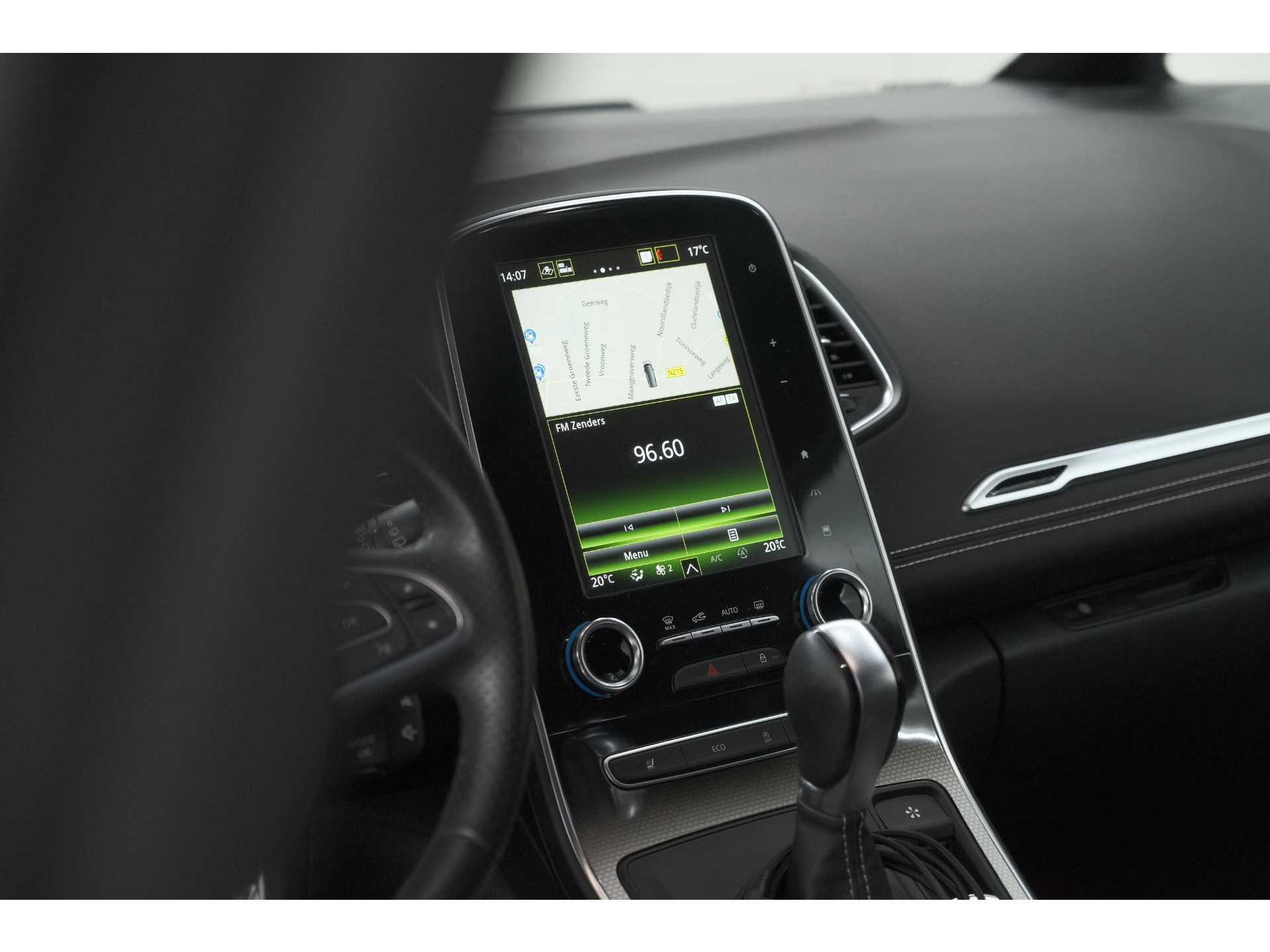 Renault Scénic TCE 160 EDC Black Edition | Trekhaak | Adaptieve Cruise Control | BOSE Premium Audio | Panoramadak
