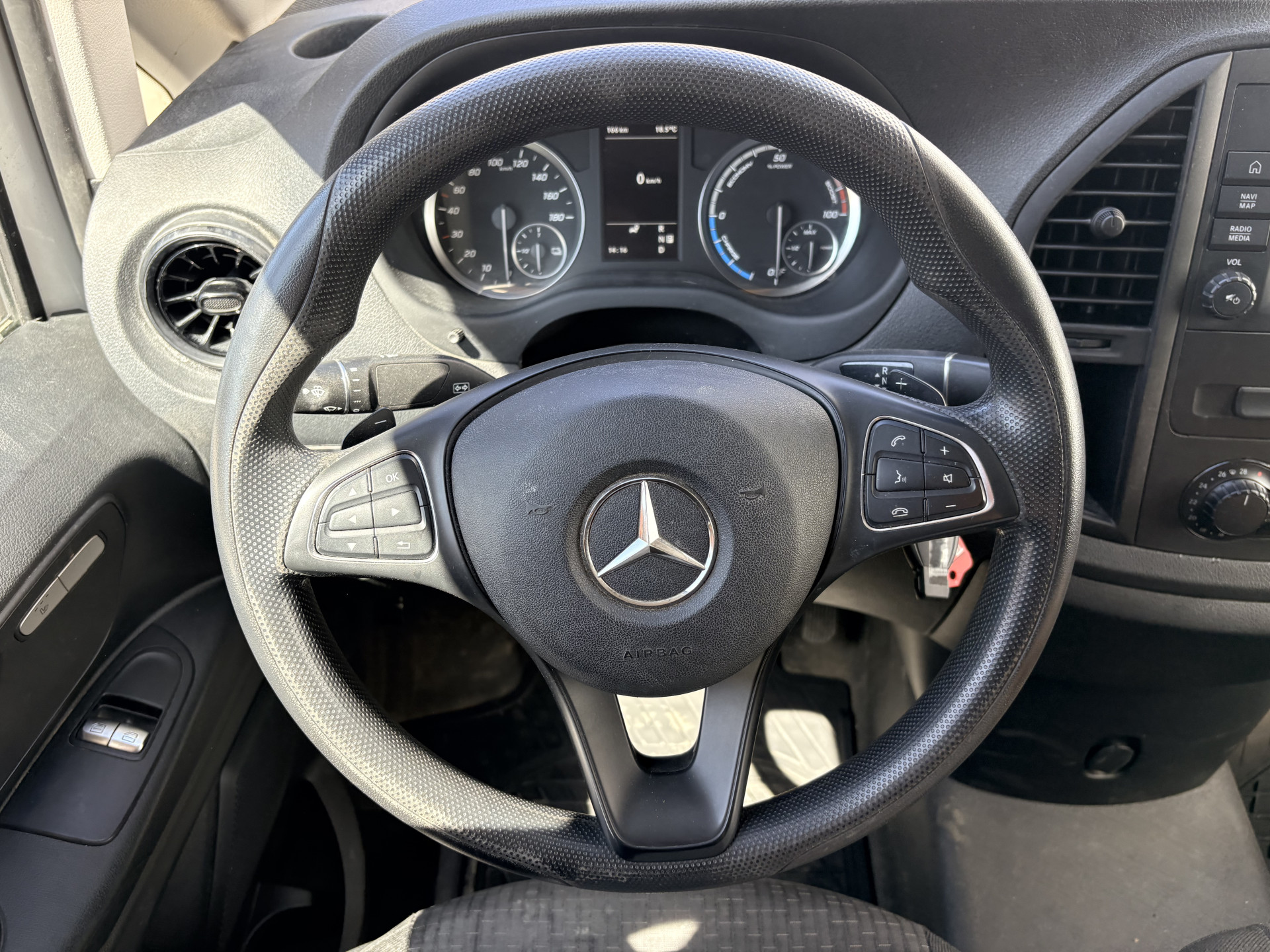 Mercedes-Benz eVito 112 66kWh L2 Elektrisch 95.8% (SOH) 280-WLTP 80kw Snelladen Climate Control Cruise Control Camera Stoelverwarming Parkeersensoren