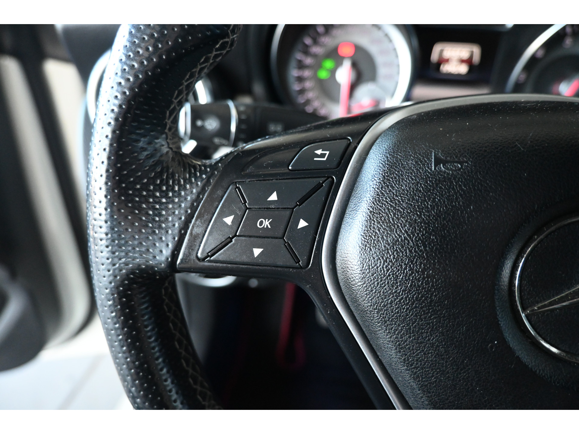 Mercedes-Benz CLA-klasse 200 Ambition Bi-Xenon Cruise Airco PDC Navigatie Inruil Mogelijk!