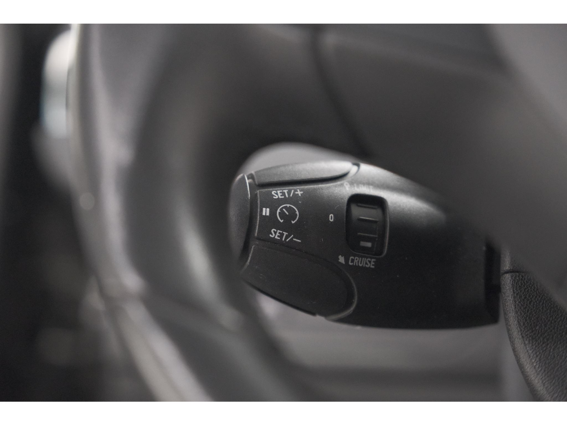 Peugeot 208 PureTech 82 Signature | Parkeersensoren | Apple Carplay | Navigatie