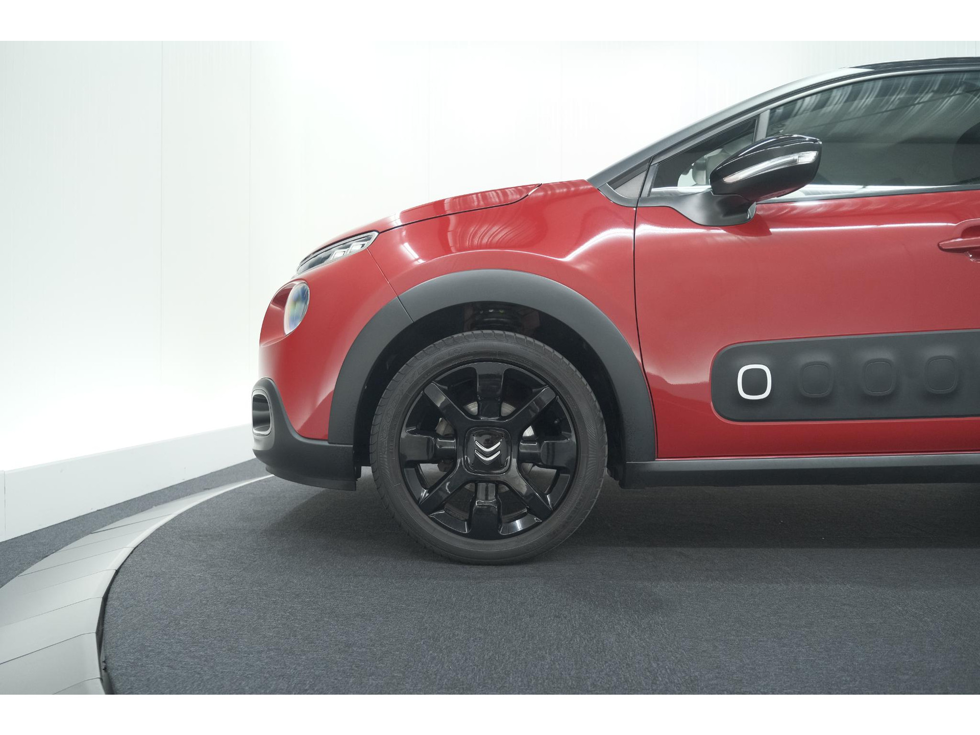 Citroen C3 PureTech 82 S&S Shine | Camera | Apple Carplay | Parkeersensoren | 16 Inch Velgen