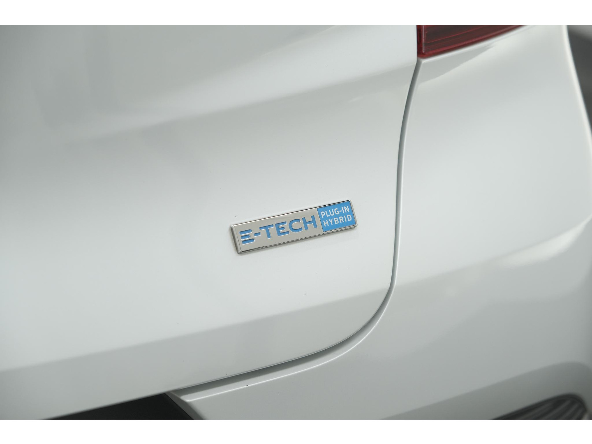 Renault Captur 1.6 E-Tech Plug-in Hybrid 160 Intens | Trekhaak | Camera | Adaptieve Cruise Control | Dodehoekdetectie