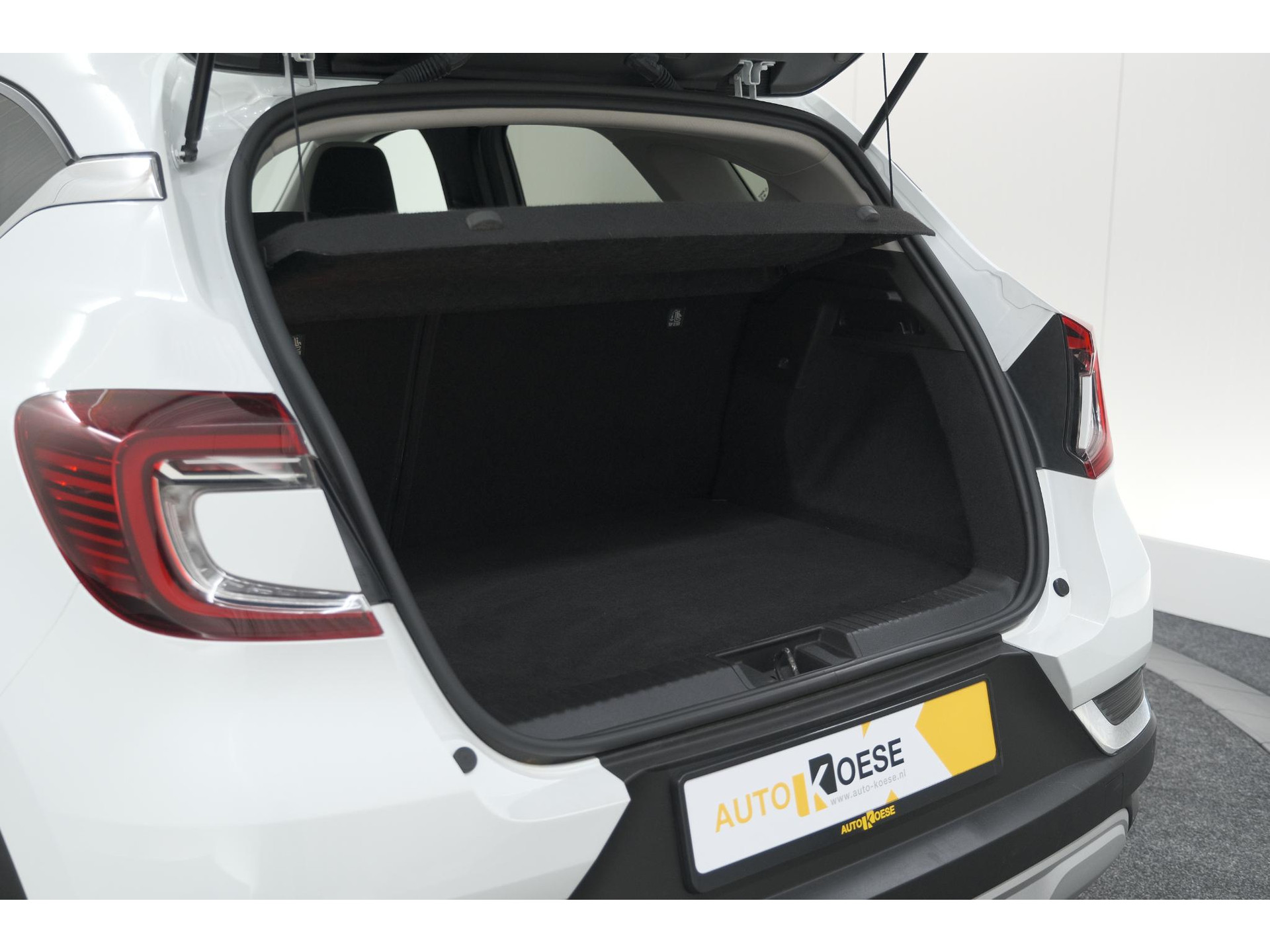 Renault Captur 1.6 E-Tech Plug-in Hybrid 160 Intens | Trekhaak | Camera | Navigatie | Parkeersensoren | Pack Winter