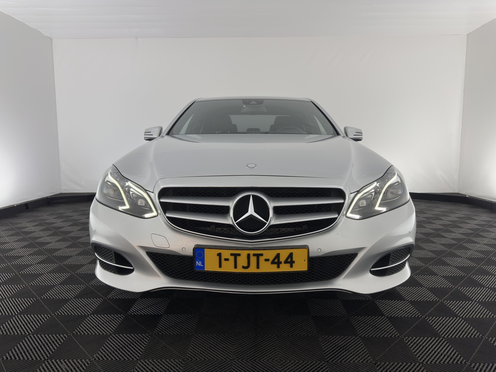 Mercedes-Benz E-klasse 200 CDI Ambition Avantgarde Aut. *LEATHER | FULL-LED | HEATED-COMFORTSEATS | CAMERA | ECC | CARPLAY | PDC | CRUISE | PRIVACY-GLASS | 18''ALU*
