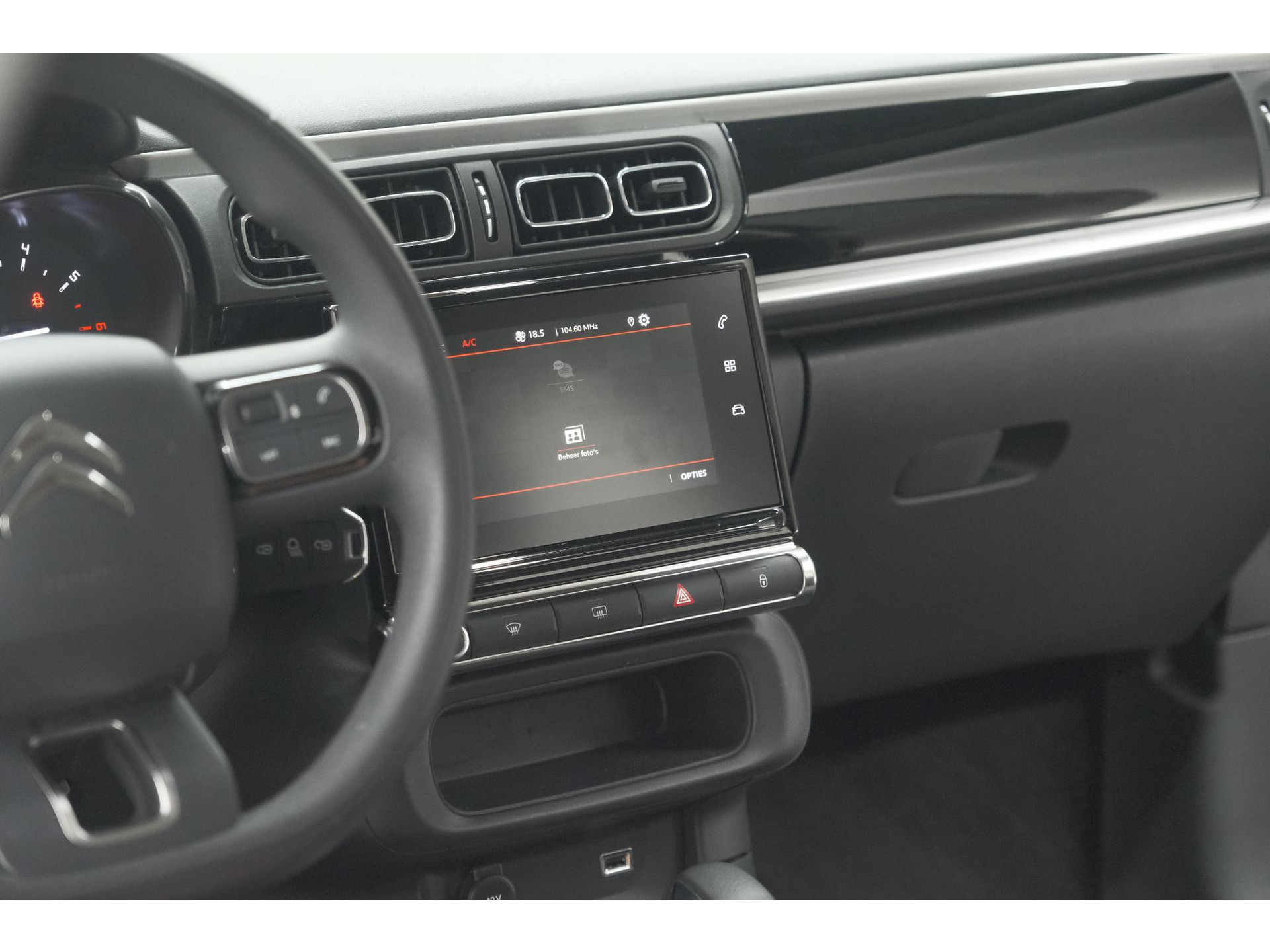 Citroen C3 PureTech 110 EAT6 Max | Apple Carplay | Parkeersensoren | Climate Control | 16 Inch Lichtmetalen Velgen