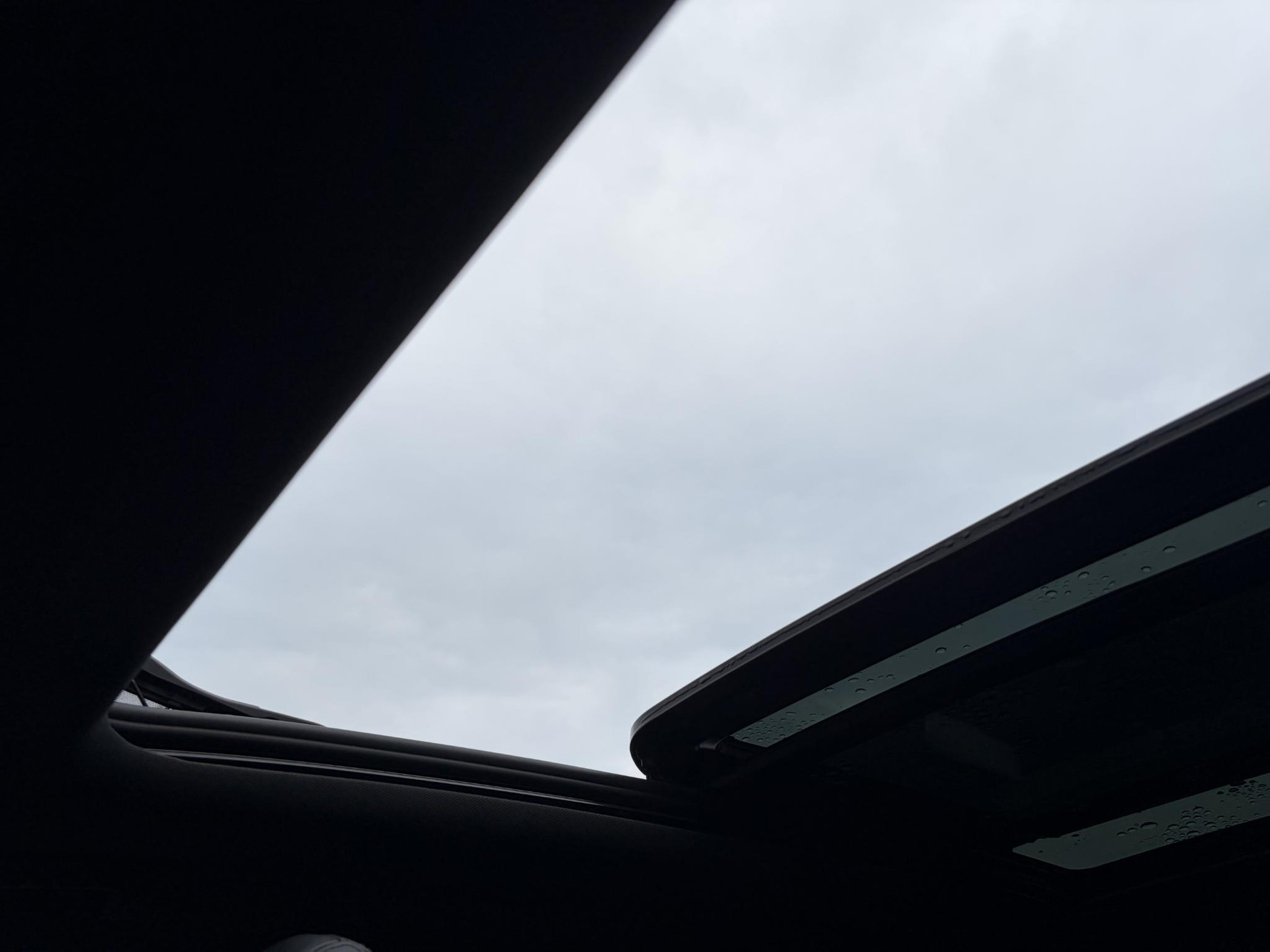 Peugeot 3008 1.2 PureTech GT Line ✓D-riem vv in 2026✓1e Eigenaar✓360 ° Camera✓Pano✓Massage stoel✓Draadloze telefoonlader✓Carplay✓Stoelvw✓Keyless✓Leder✓Navi✓Pdc V+A✓6 Bak✓Dealer Onderhouden✓Rijstrooksensor✓Dodehoeksensor✓19'' Lmv✓N.A.P✓Apk tot 09-2027