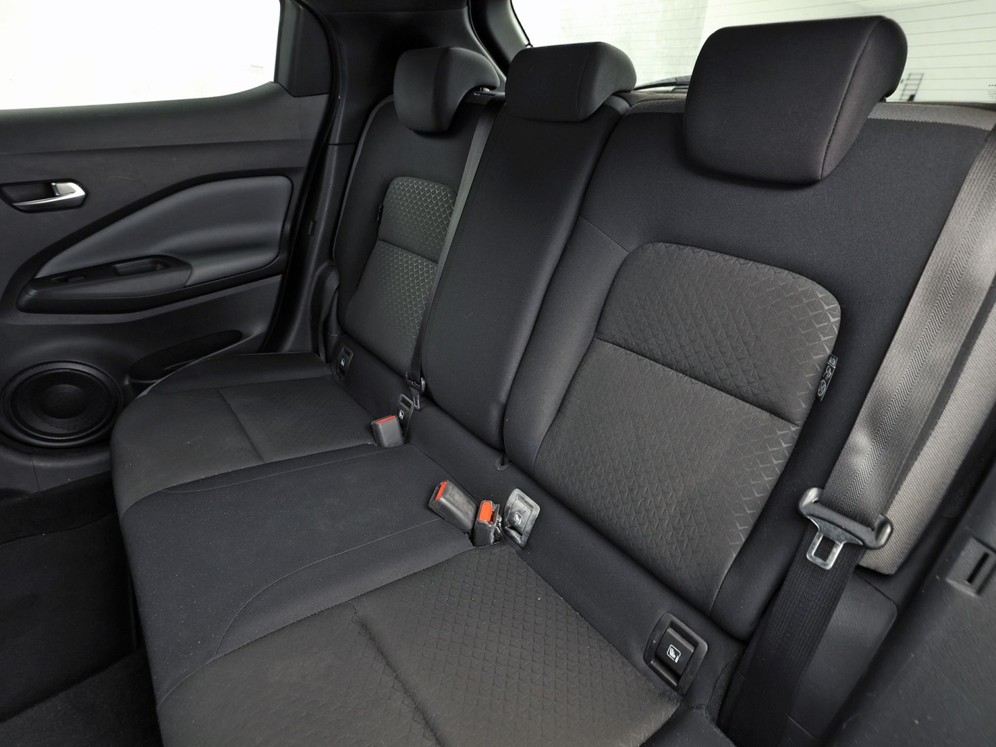 Nissan Juke 1.0 DIG-T N-Connecta (APPLE CARPLAY, GROOT NAVI, CLIMATE, CAMERA, SPORTSTOELEN, GETINT GLAS, KEYLESS START, CRUISE, NIEUWSTAAT)