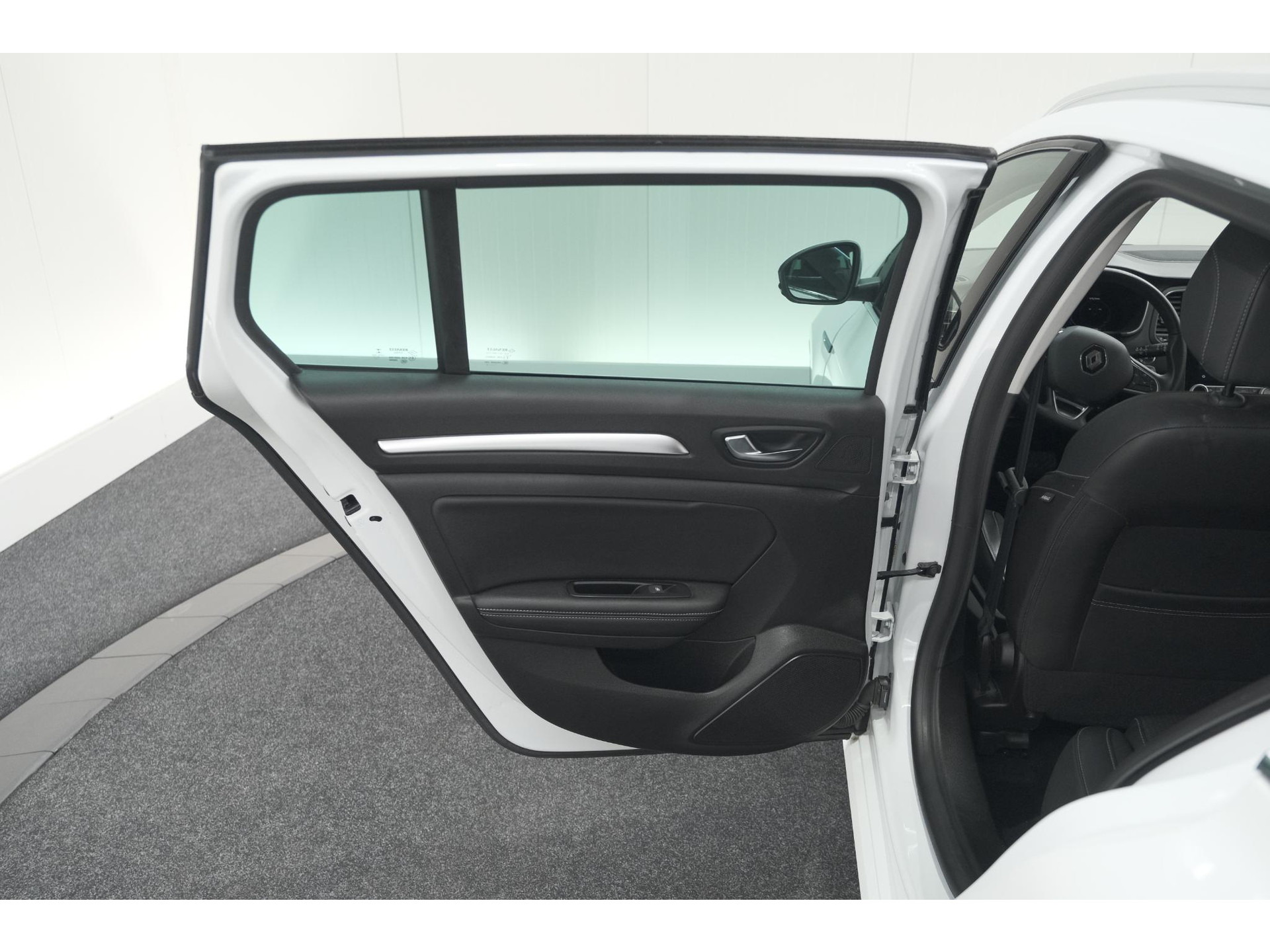 Renault Mégane Estate TCe 140 EDC Techno | Trekhaak | Camera | Navigatie | 9.3 Inch Groot Scherm