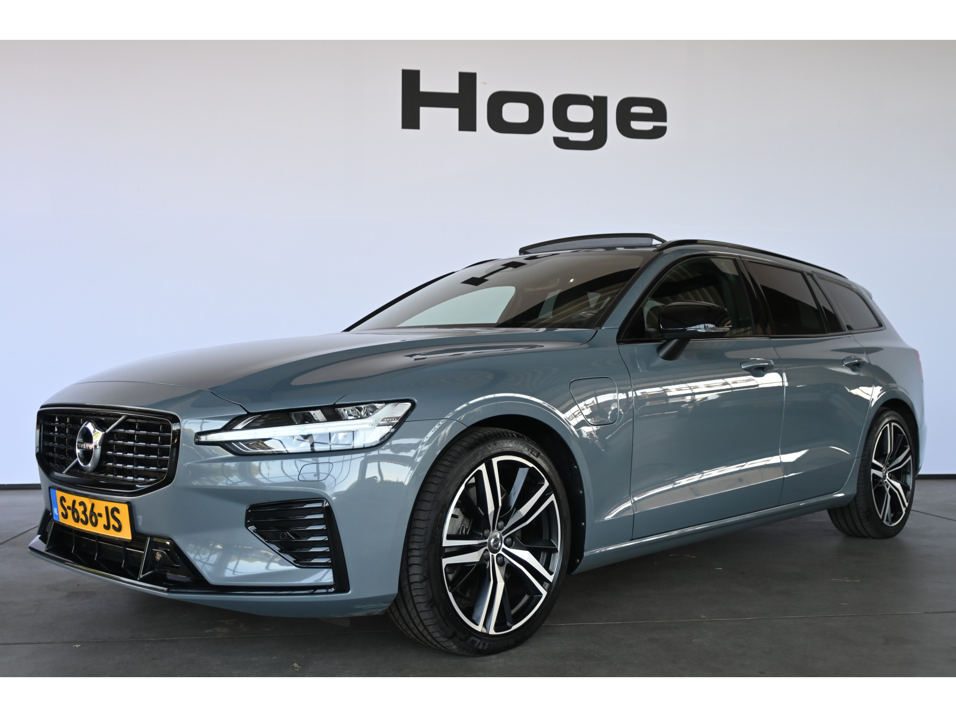 Volvo V60 2.0 T8 Plug-in hybrid AWD Plus Bright Panoramdak Stoelverwarming Carplay Led Adaptieve Cruise  Clima Lane Assist Camera 100% Onderhouden! Inruil Mogelijk!