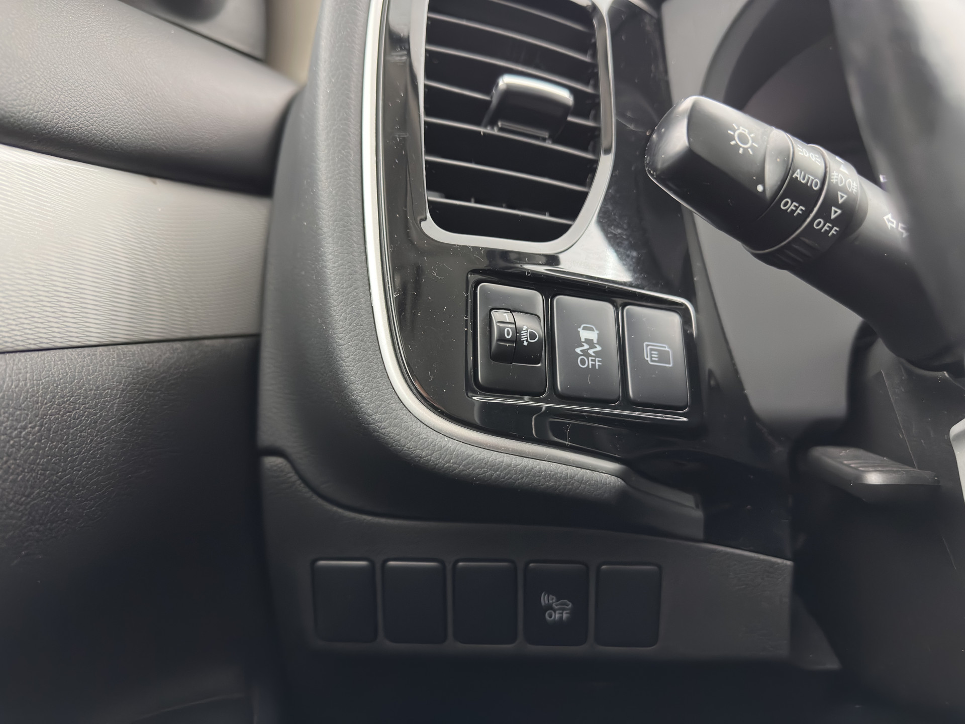 Mitsubishi Outlander 2.0 PHEV Business Edition X-Line (INCL-BTW) Aut. *LEATHER-FABRIC | NAVI-FULLMAP | KEYLESS | CAMERA | COMFORT-SEATS | ECC | CRUISE | PRIVACY-GLASS | SHIFT-PADDLES |  TOWBAR | 18''ALU*