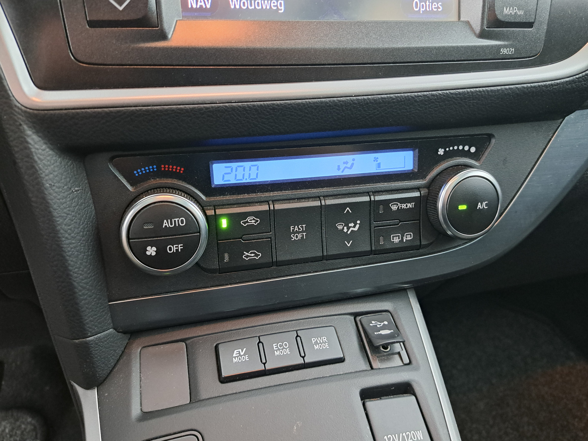 Toyota Auris Touring Sports 1.8 Hybrid Lease Aut. *PANO | NAVI-FULLMAP | KEYLESS | CAMERA | COMFORT-SEATS | ECC | PDC | CRUISE | TOWBAR | 16''ALU*