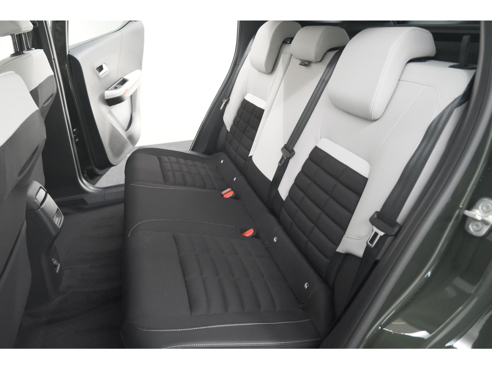 Citroen Ë-C3 Aircross Plus 113pk Extended Range 54 kWh | 11 KW Lader | Camera | Apple CarPlay | Parkeersensoren