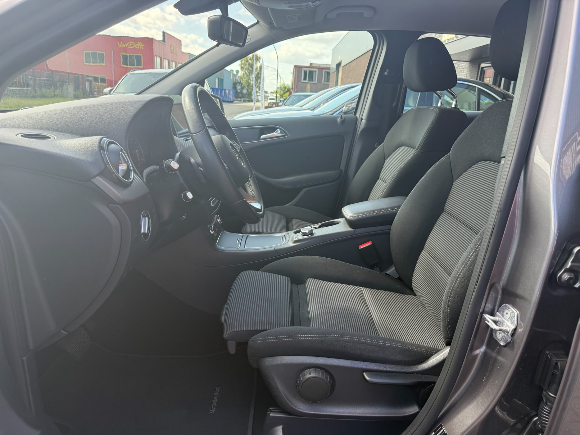 Mercedes-Benz B-klasse 180 Ambition | 1E EIGENAAR | 3/6/12MND GARANTIE | NAVI | LED | AICRO | CRUISE | TREKHAAK |