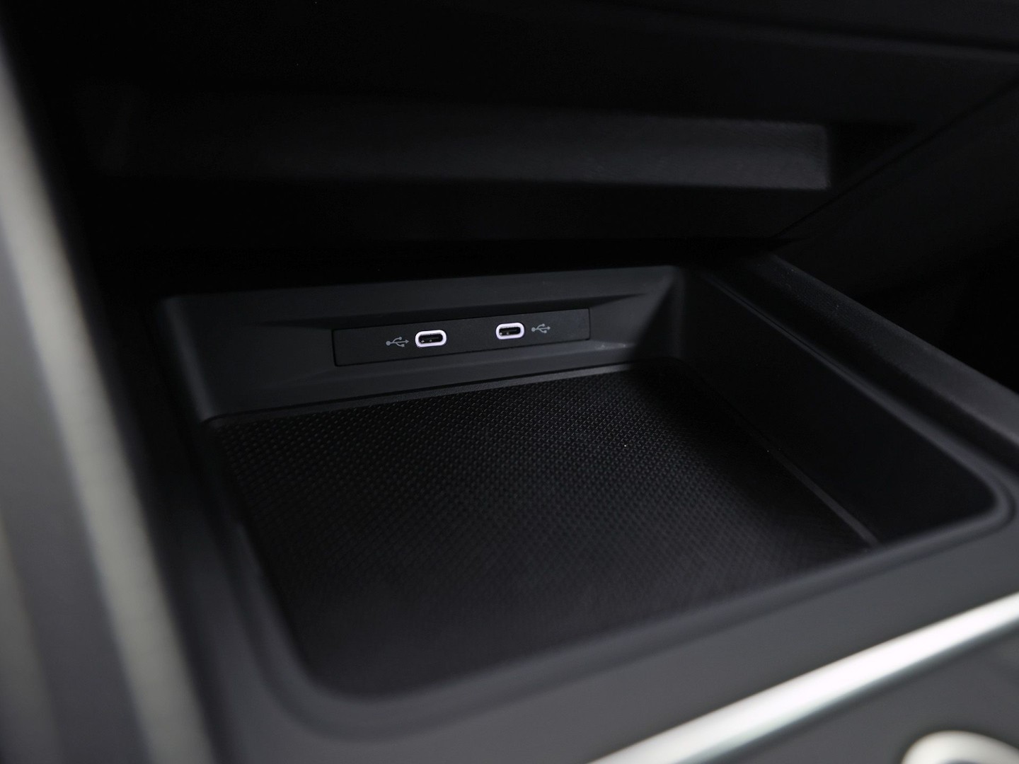 SEAT Leon 1.0 eTSI Intense Sport Automaat (VIRTUAL COCKPIT, APPLE CARPLAY, GROOT NAVI, CAMERA, SPORTSTOELEN, KEYLESS, ADAPTIVE CRUISE, NIEUWSTAAT)